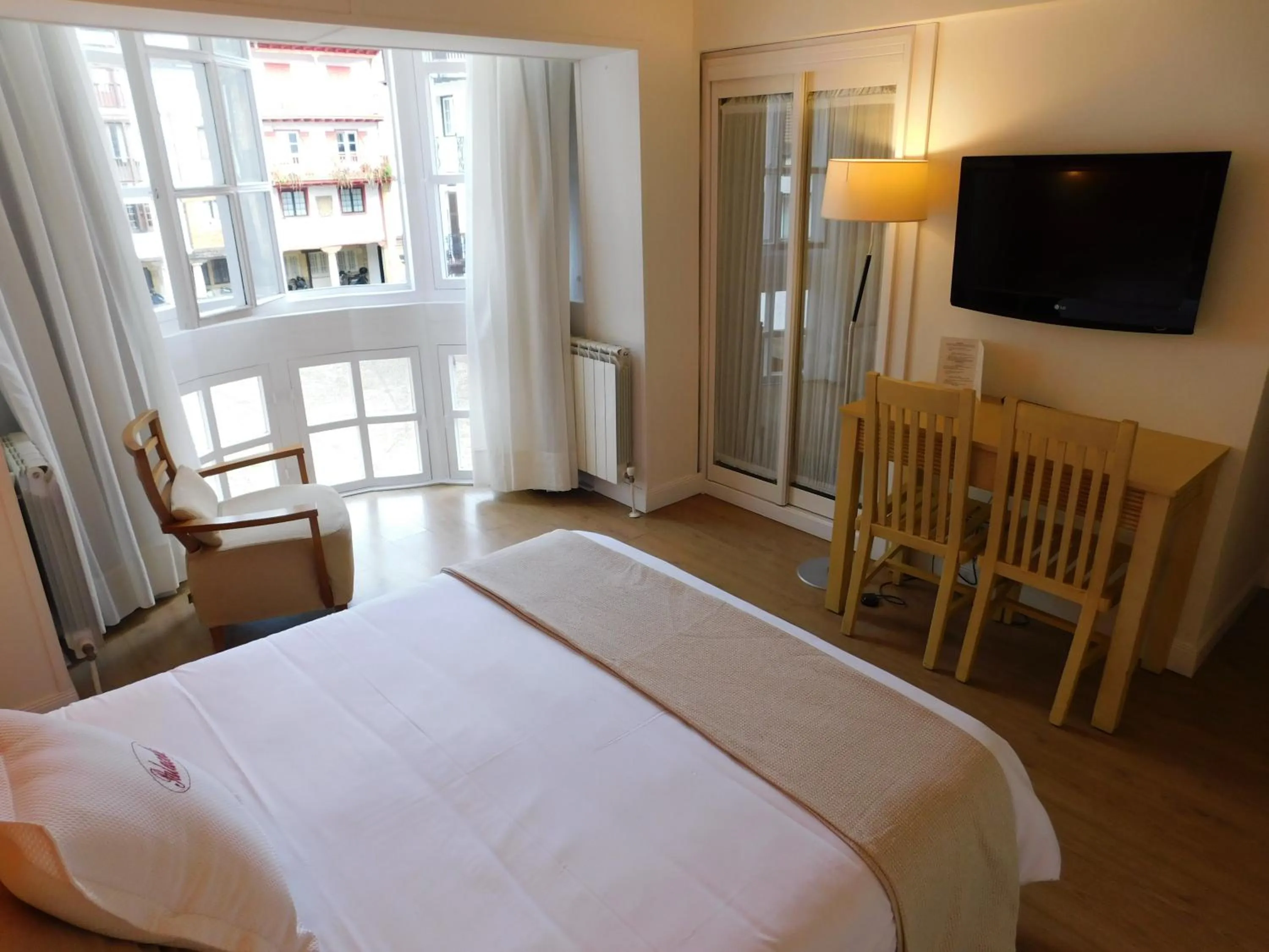 Photo of the whole room, Bed in Hotel Palacete