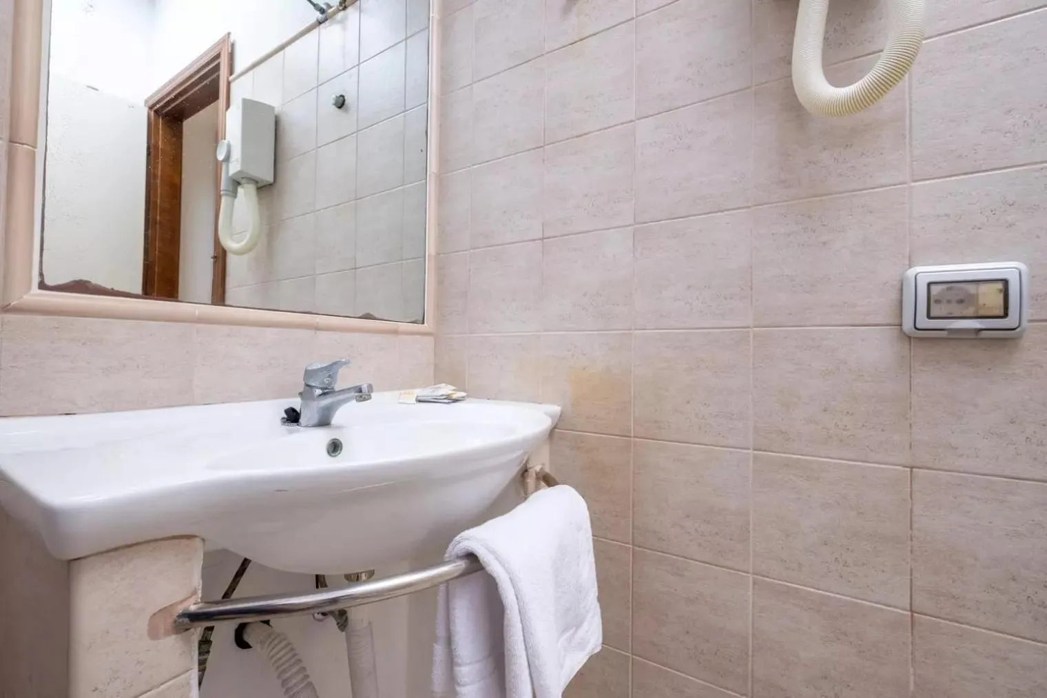 Bathroom in JERA Holiday Collection VULCANO UNO - Garden View