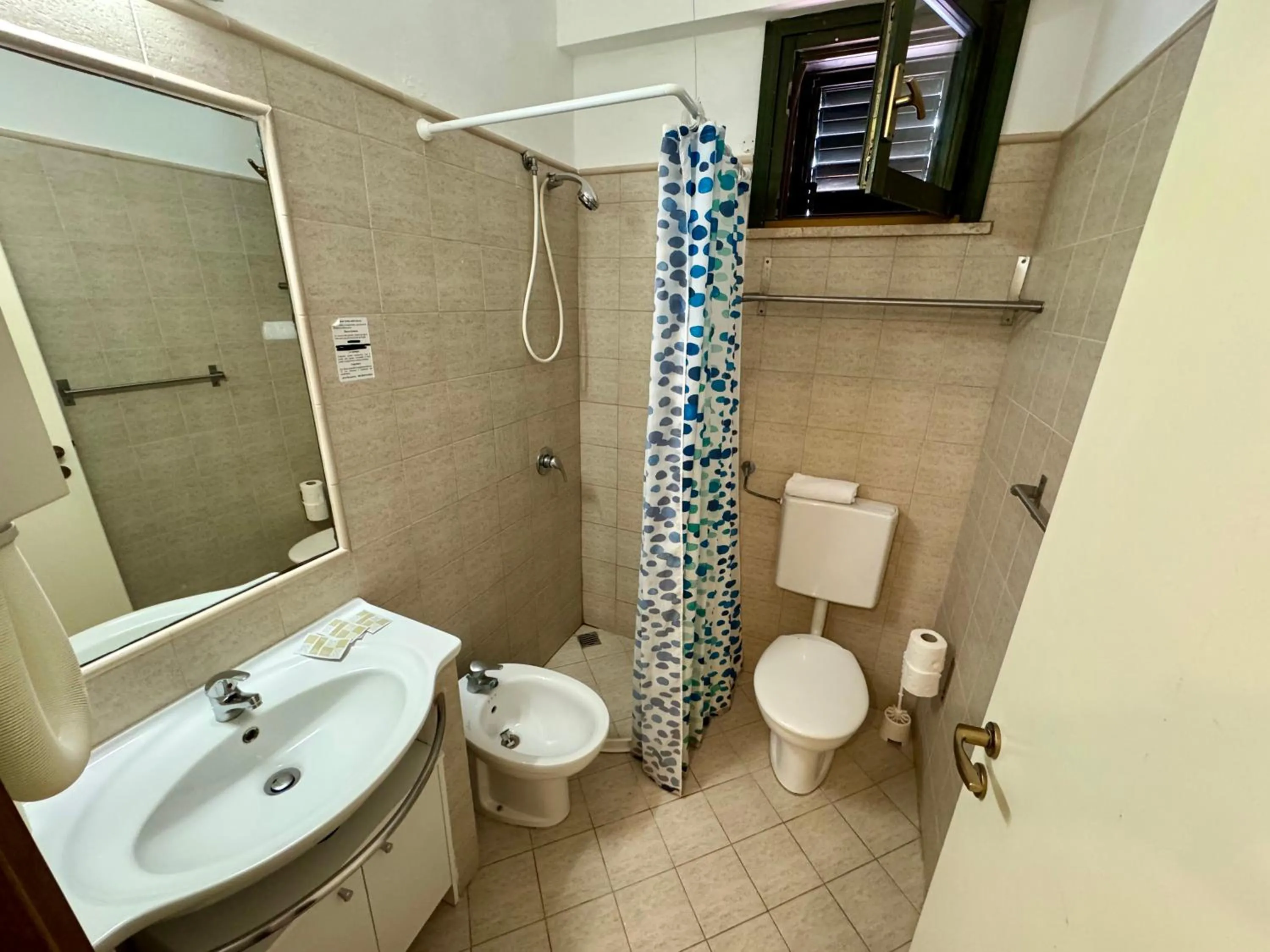 Shower in JERA Holiday Collection VULCANO UNO - Garden View