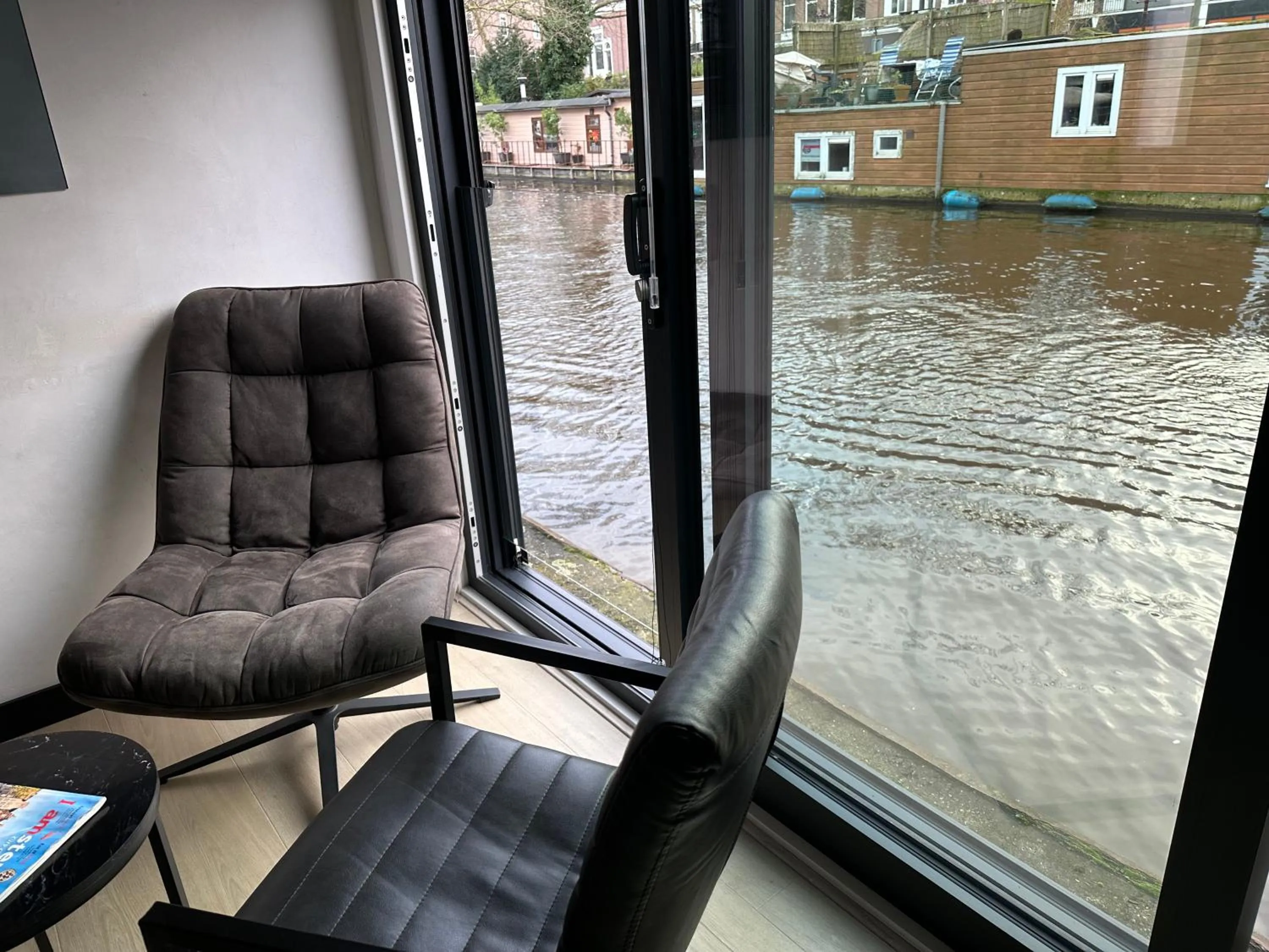 Seating area in Amsterdam-Houseboat-Amstel