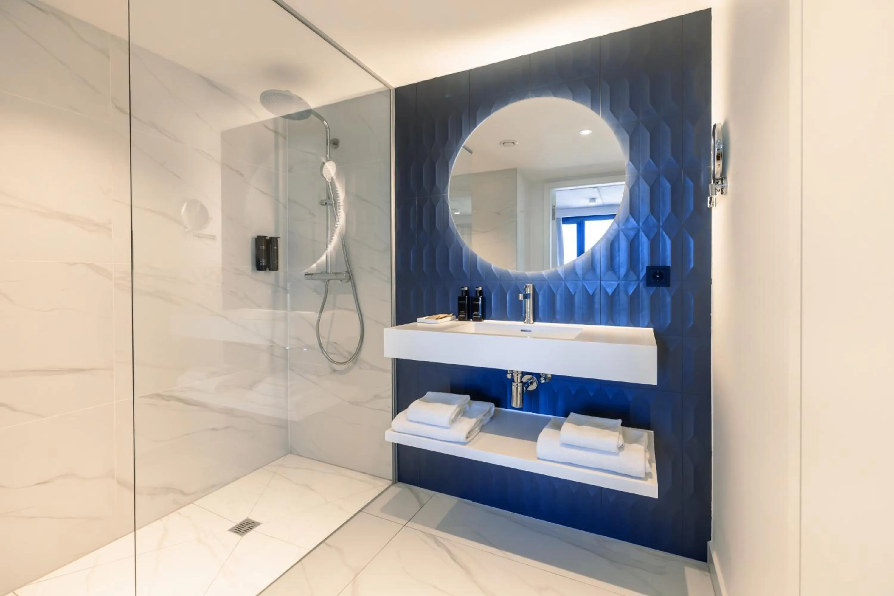 Shower in NOTO Hotel