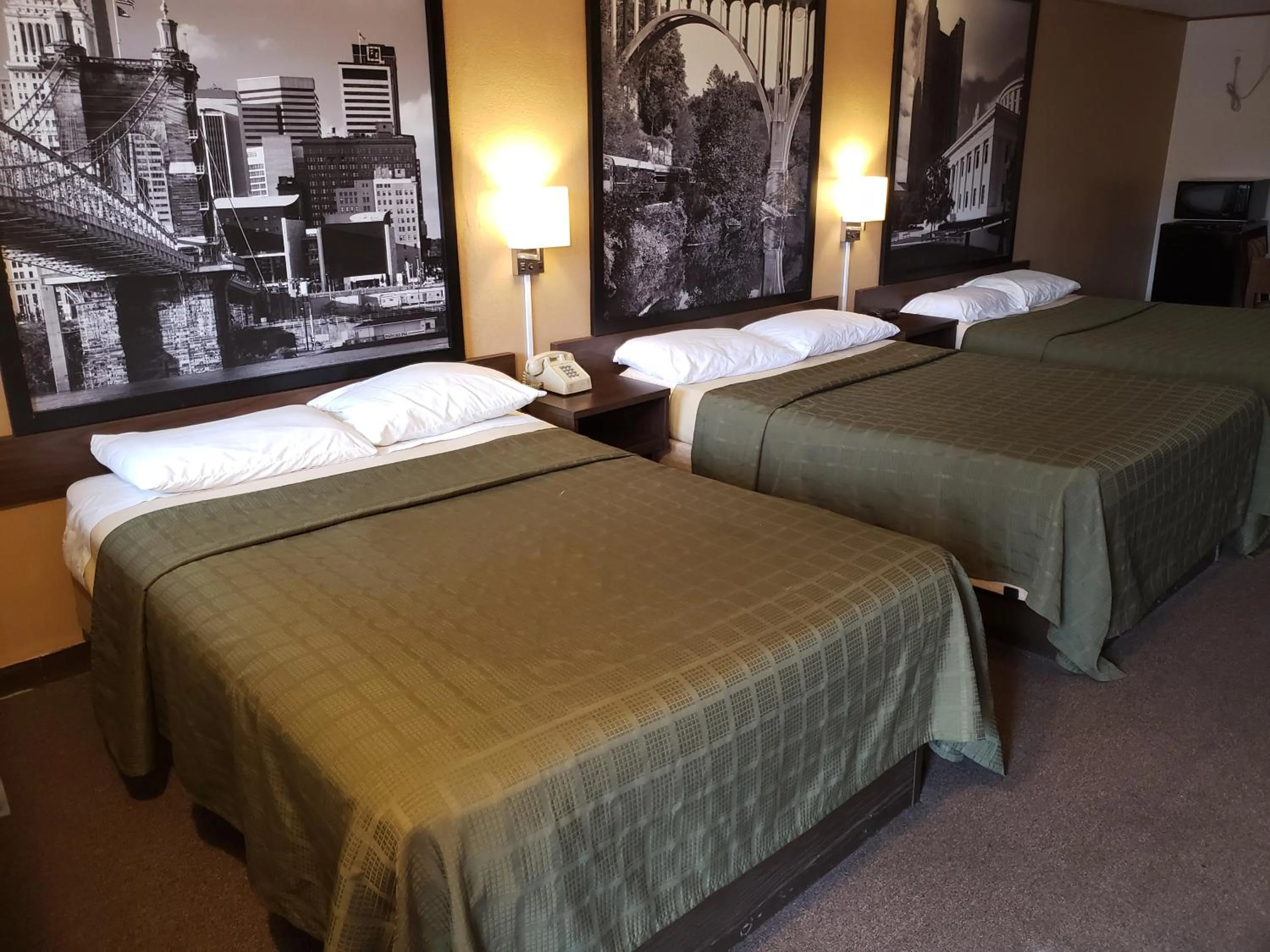 Bed in Mansfield Inn