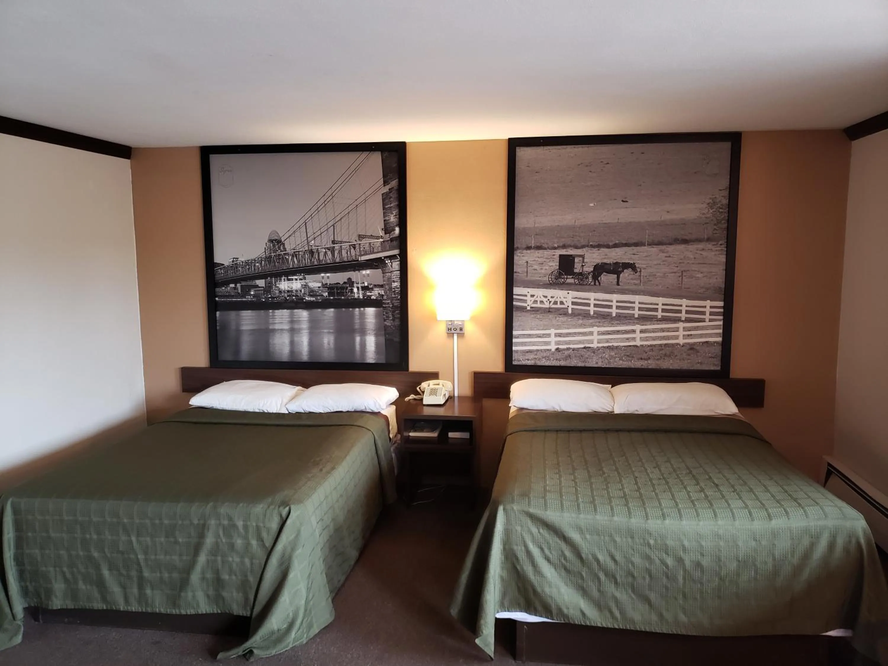 Bed in Mansfield Inn