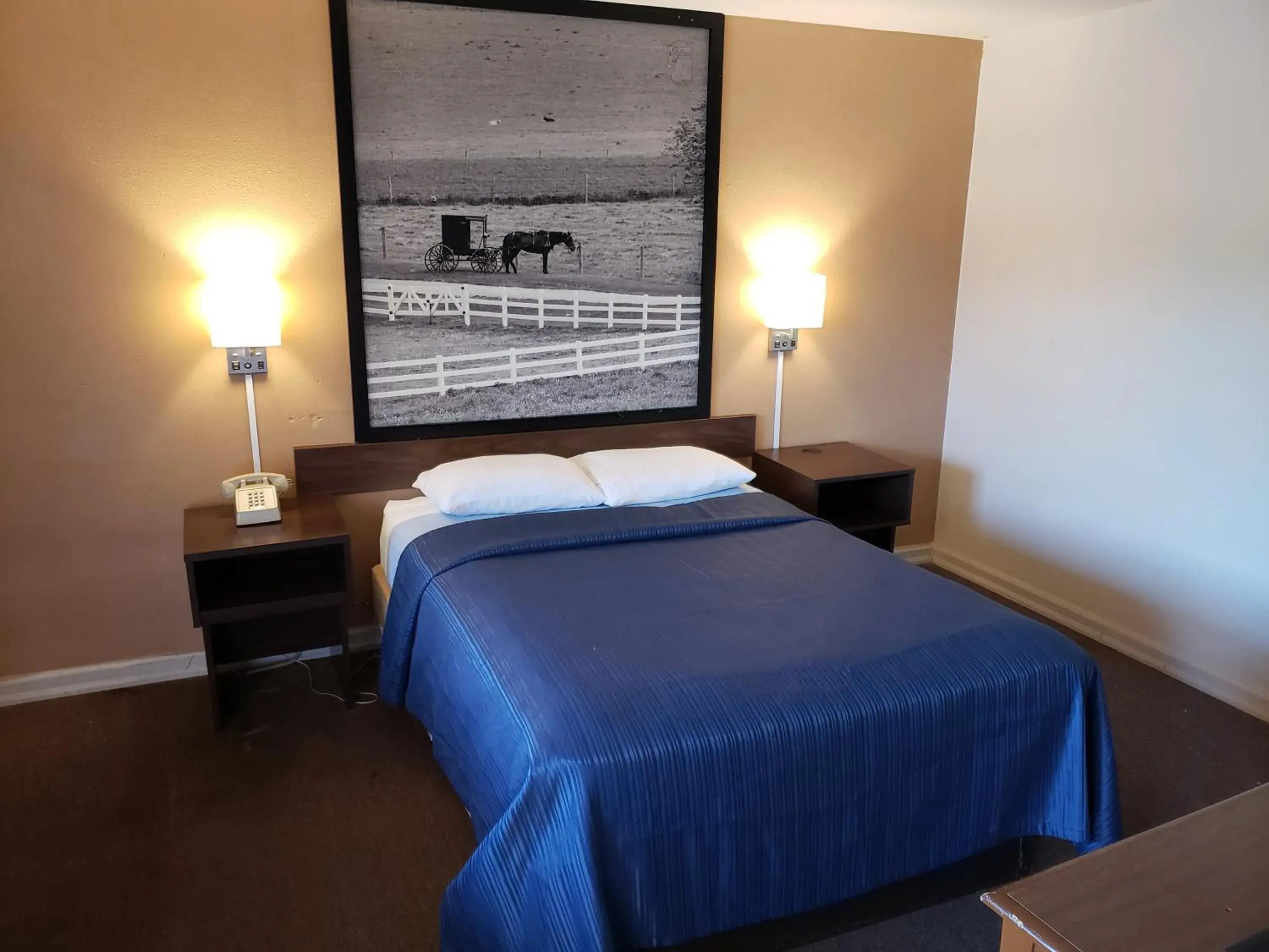 Standard Double Room in Mansfield Inn Standard Double Room in Mansfield Inn