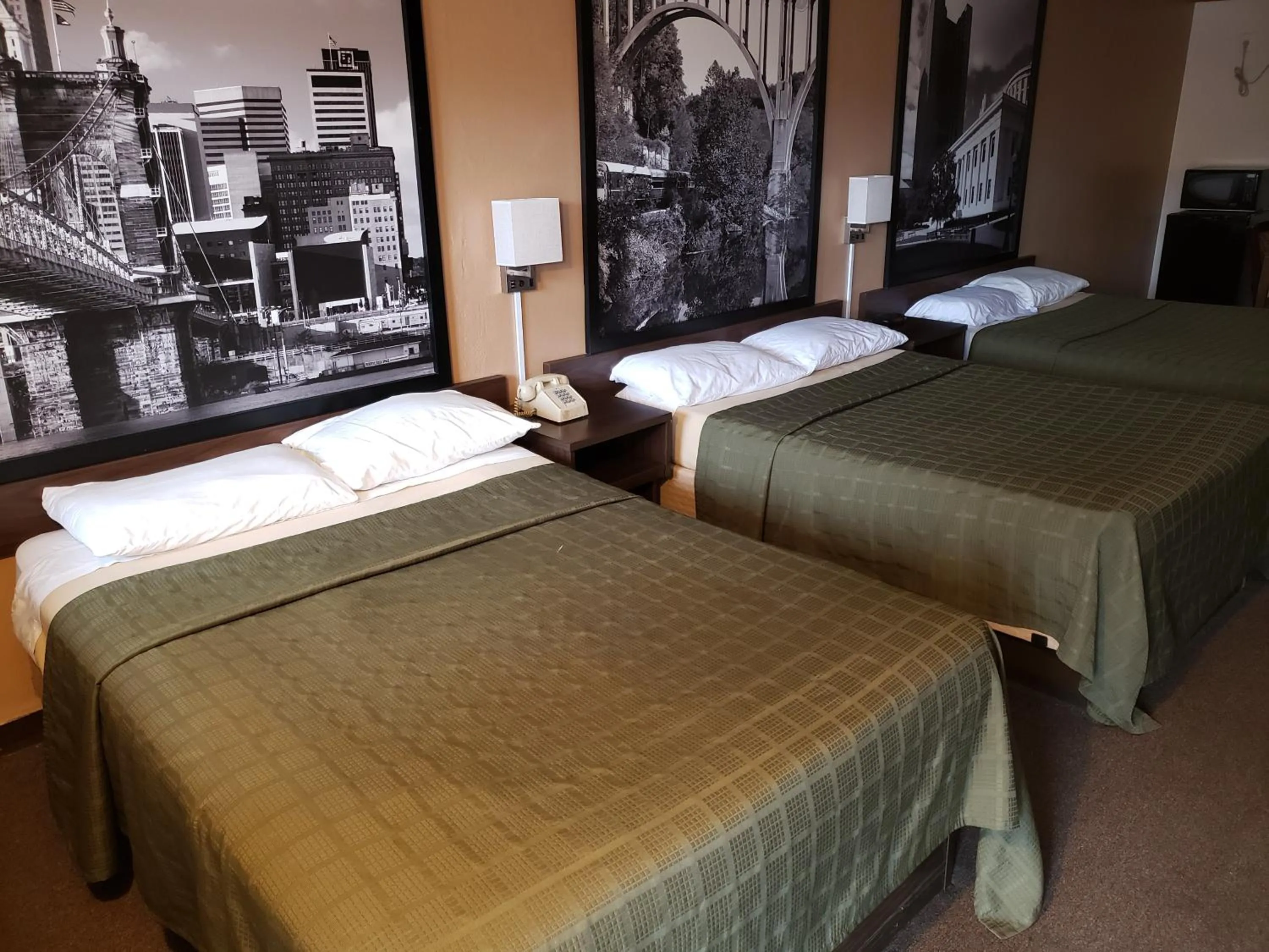 Bed in Mansfield Inn