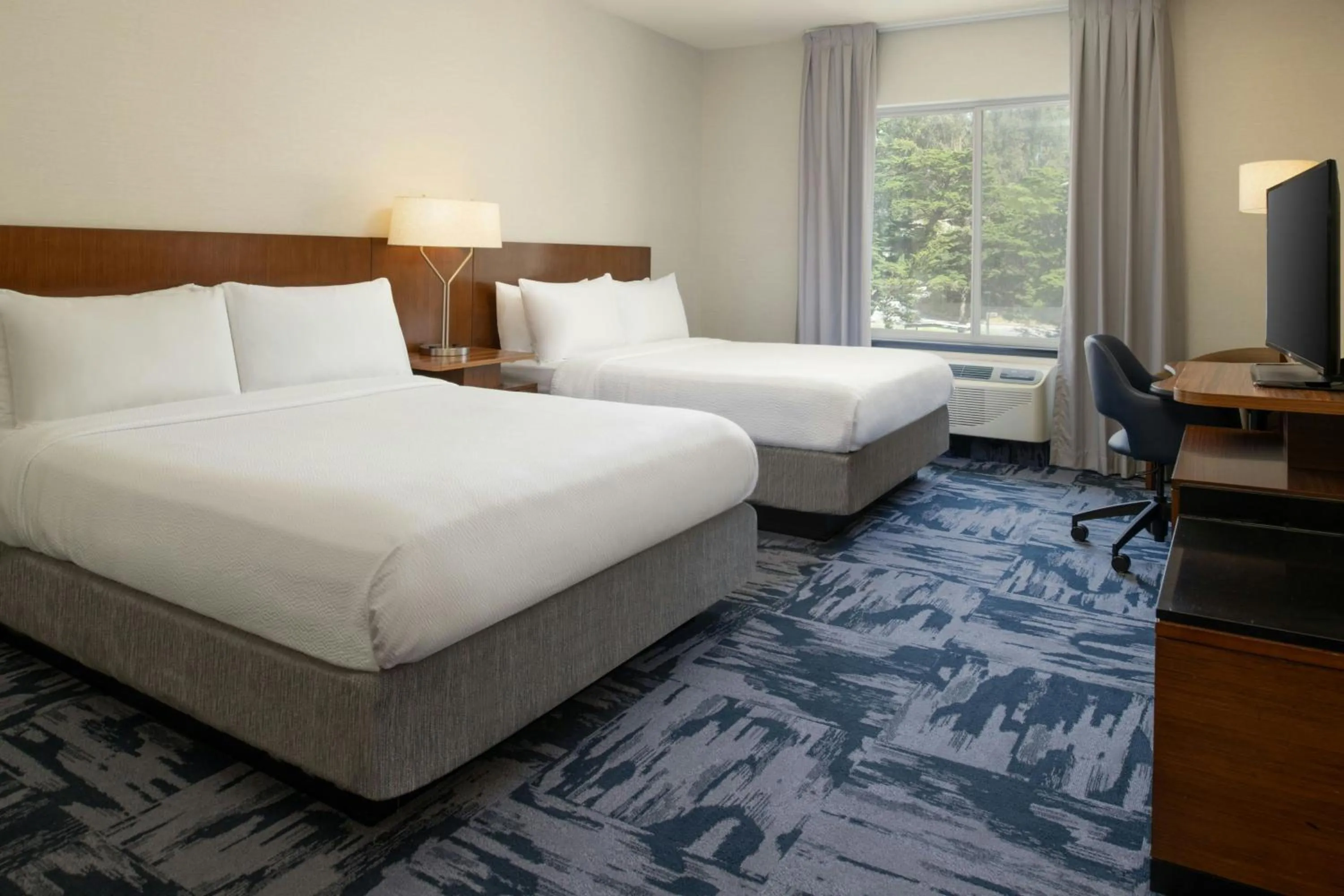 Photo of the whole room, Bed in Fairfield Inn & Suites by Marriott Santa Cruz
