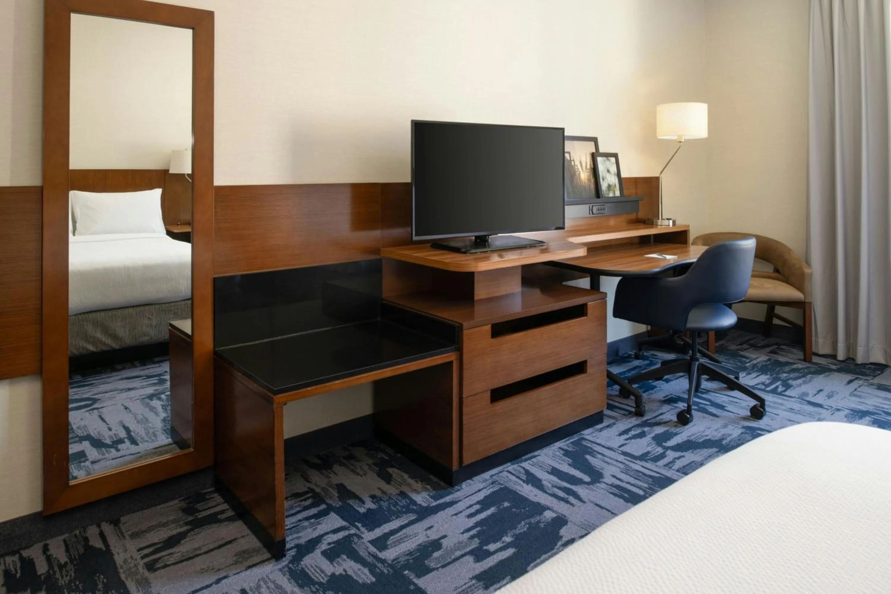 Photo of the whole room, Bed in Fairfield Inn & Suites by Marriott Santa Cruz