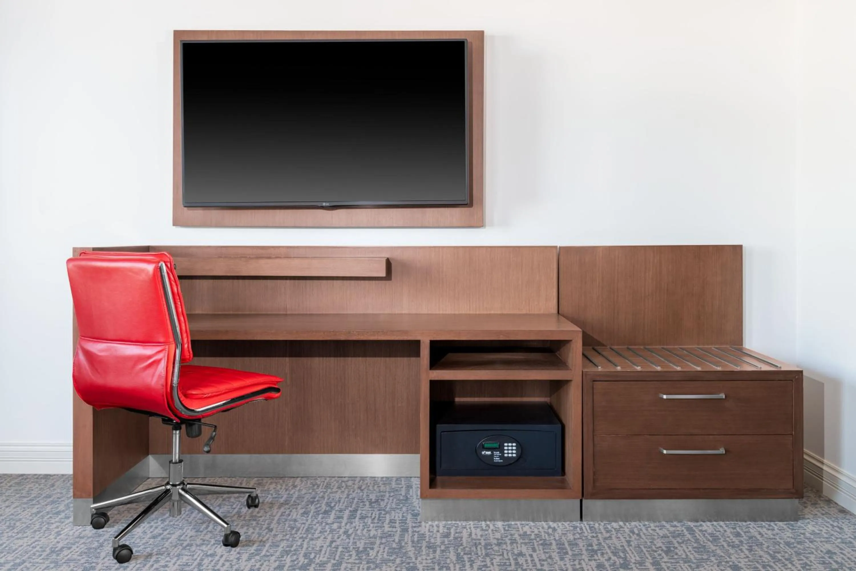 Photo of the whole room in Courtyard St. Louis Downtown/Convention Center