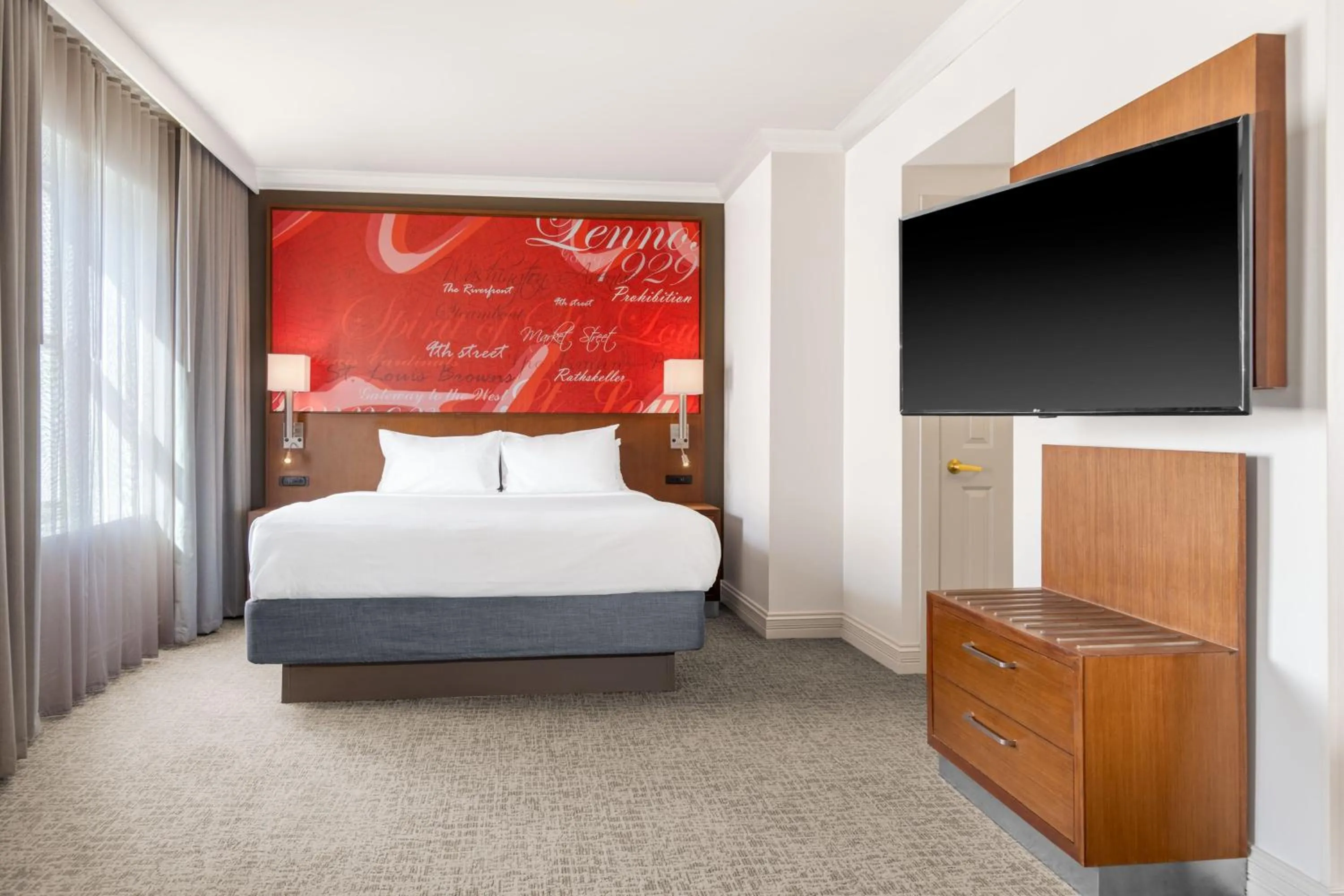 Photo of the whole room, Bed in Courtyard St. Louis Downtown/Convention Center