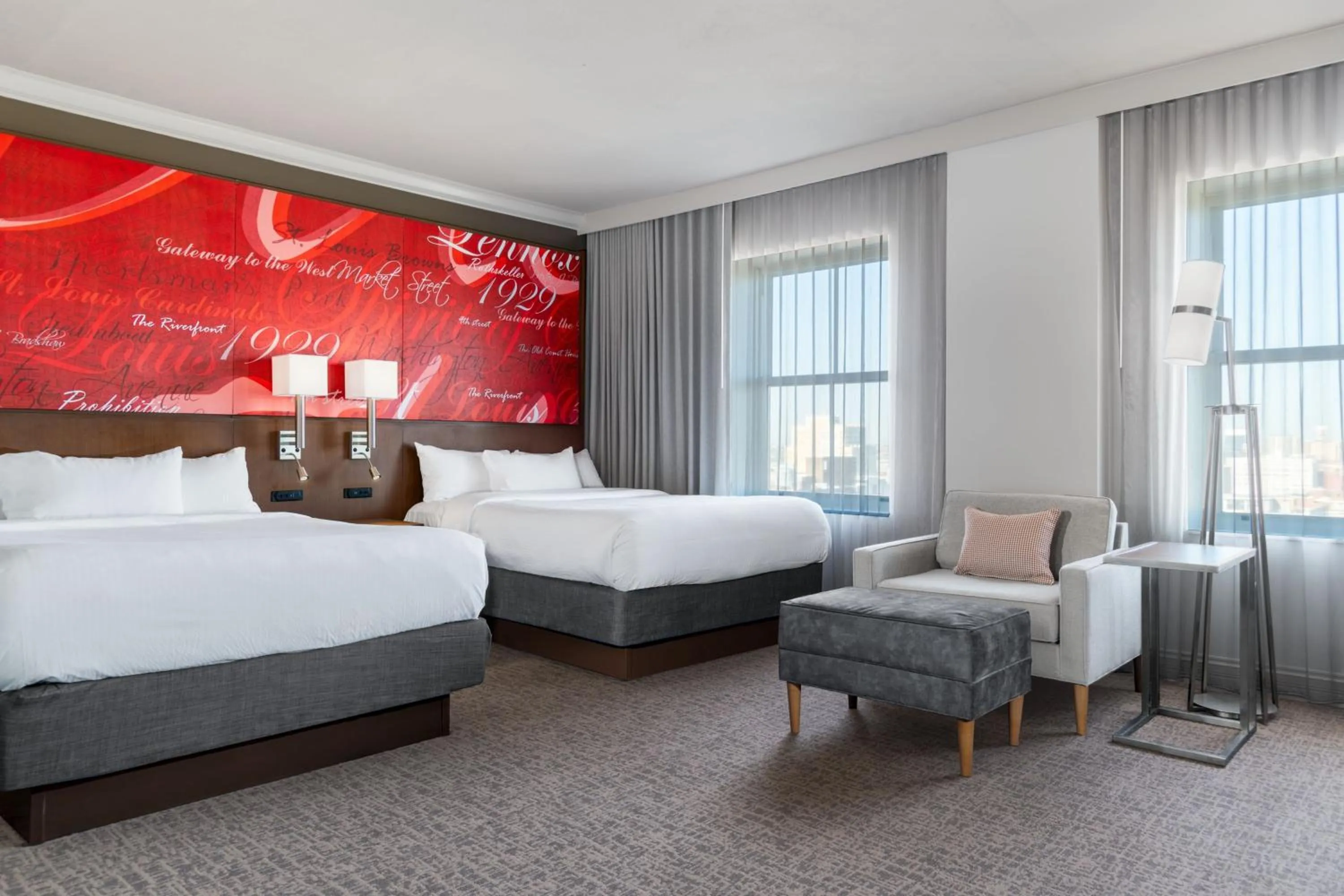 Photo of the whole room, Bed in Courtyard St. Louis Downtown/Convention Center