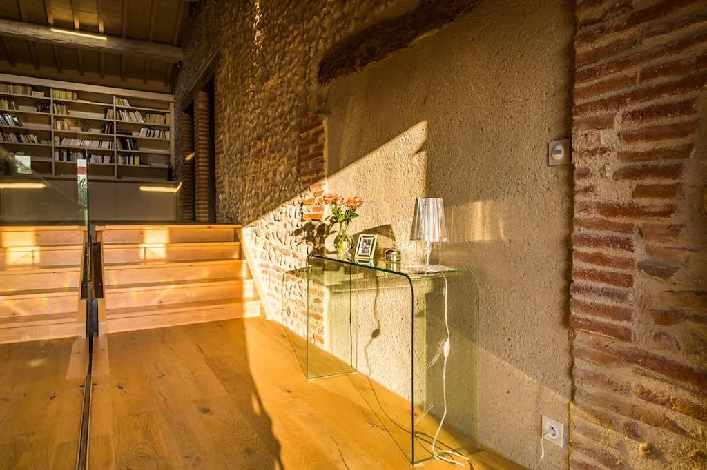 Decorative detail in Mas Latour Lavail