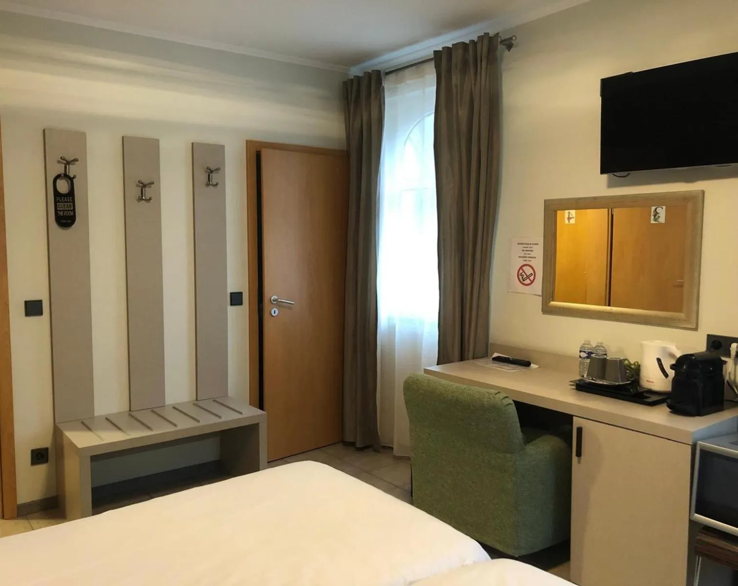 Bedroom, Bed in Appart-Hotel Gwendy