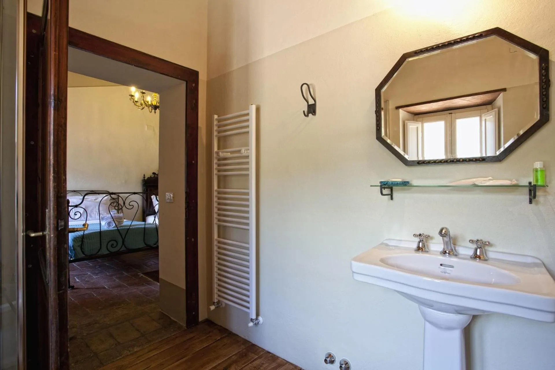 Bathroom, Bed in Villa San Pietro