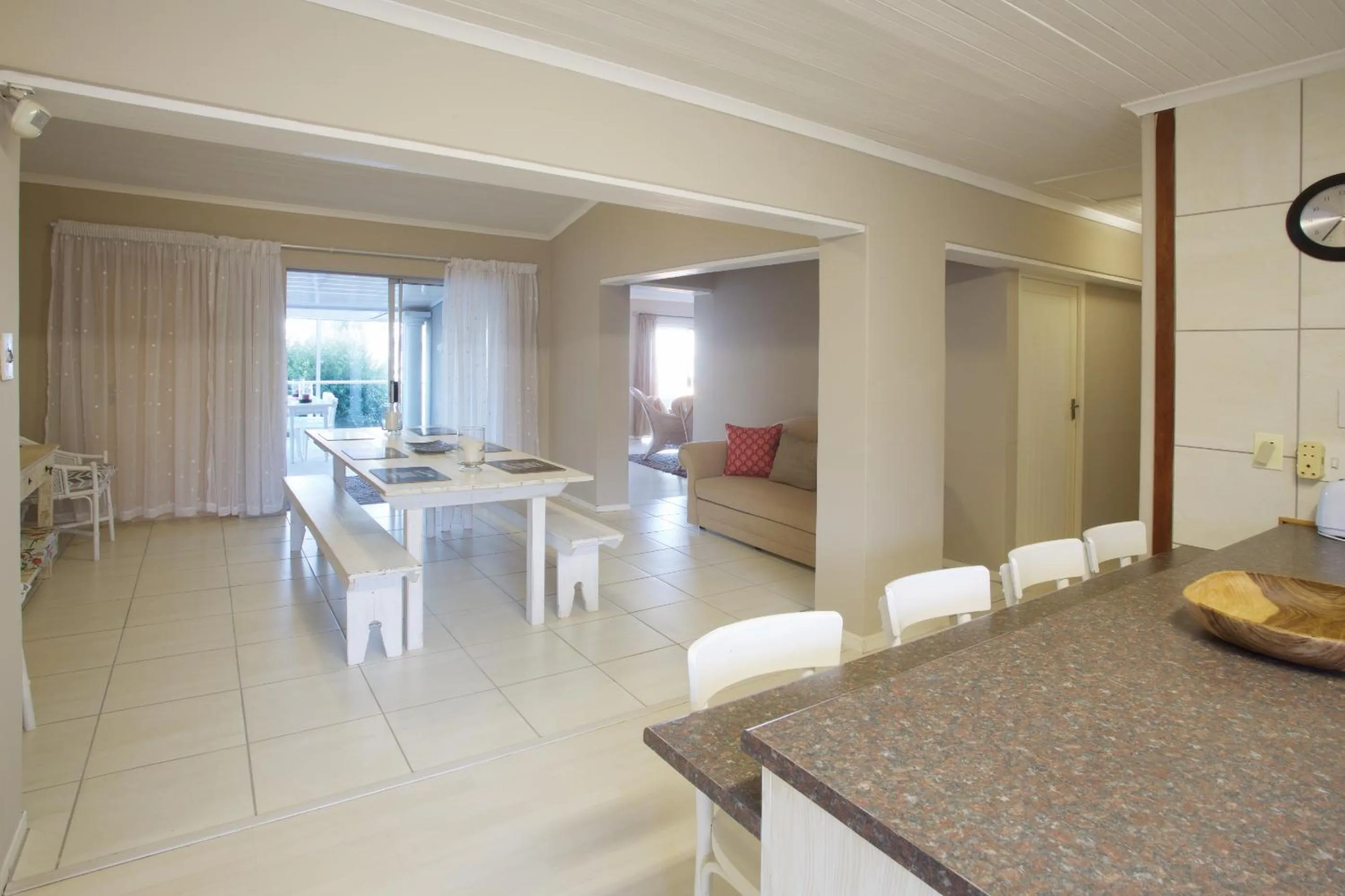 Food and drinks in Sea Whisper Self Catering