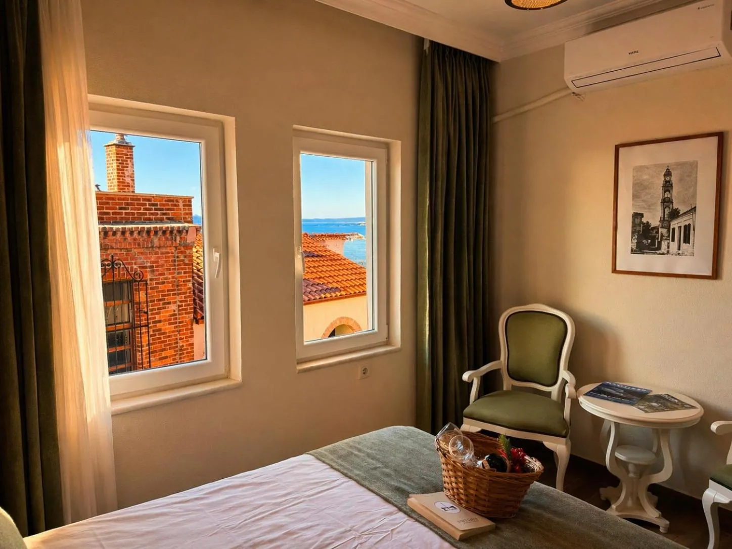 View (from property/room), Bed in Bozcaada Aspava Otel
