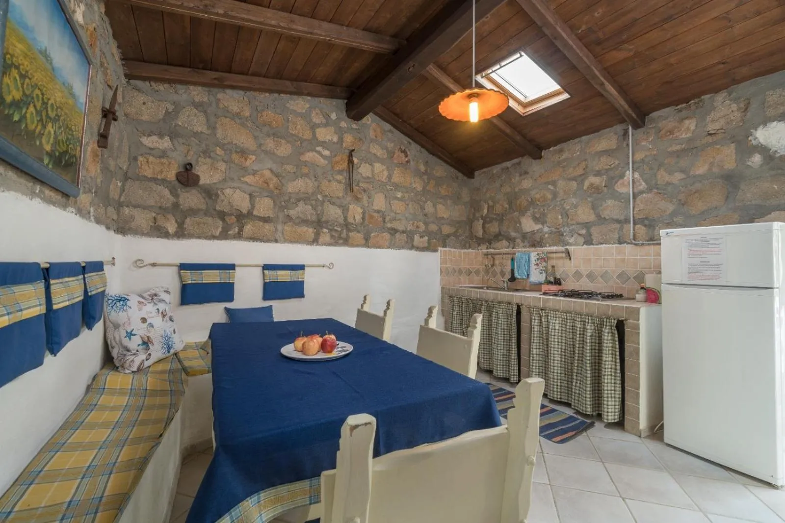 Dining area in Dolce Luna