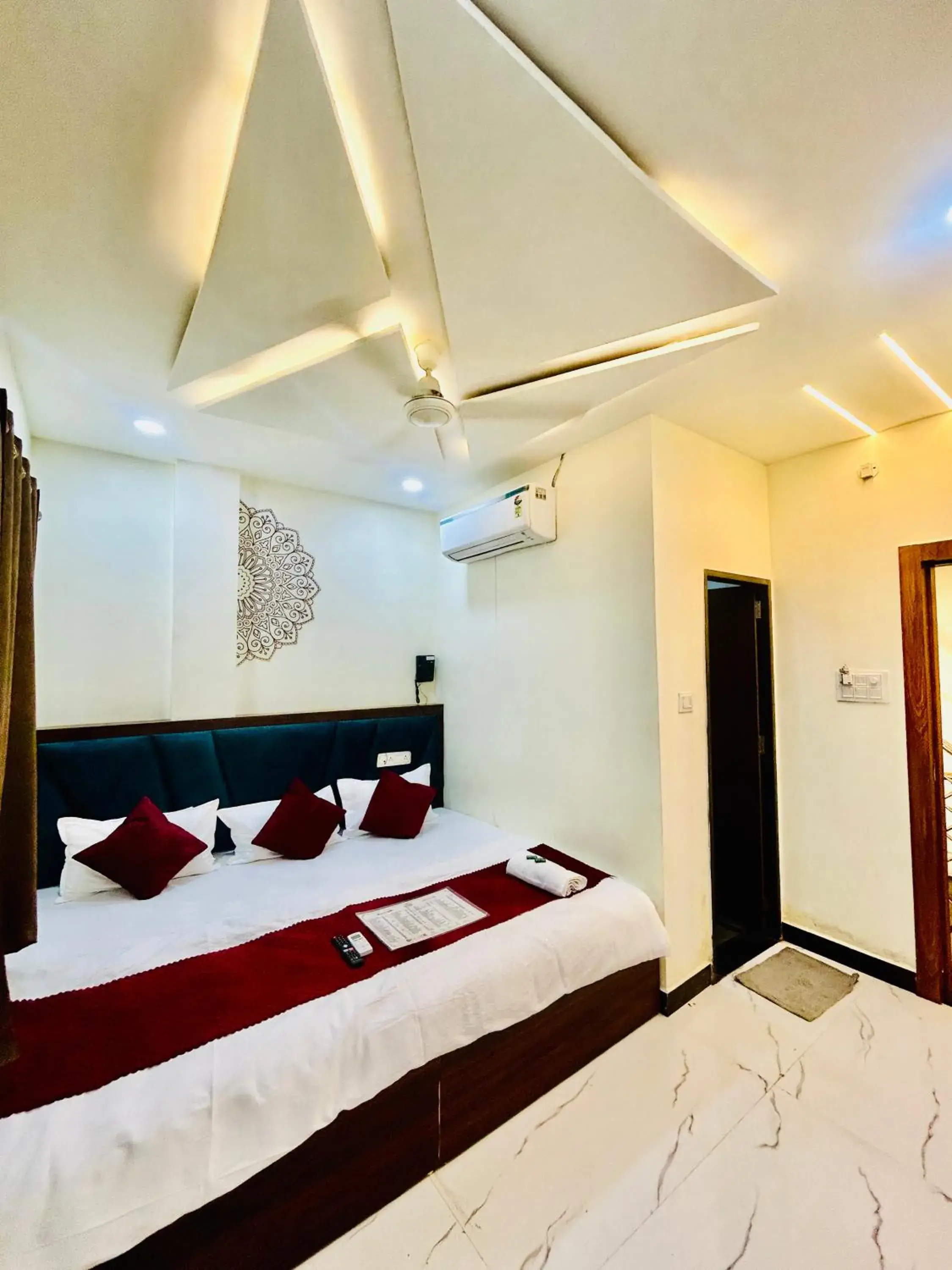 Deluxe Triple Room - single occupancy in Hotel Shree Deluxe Triple Room - single occupancy in Hotel Shree
