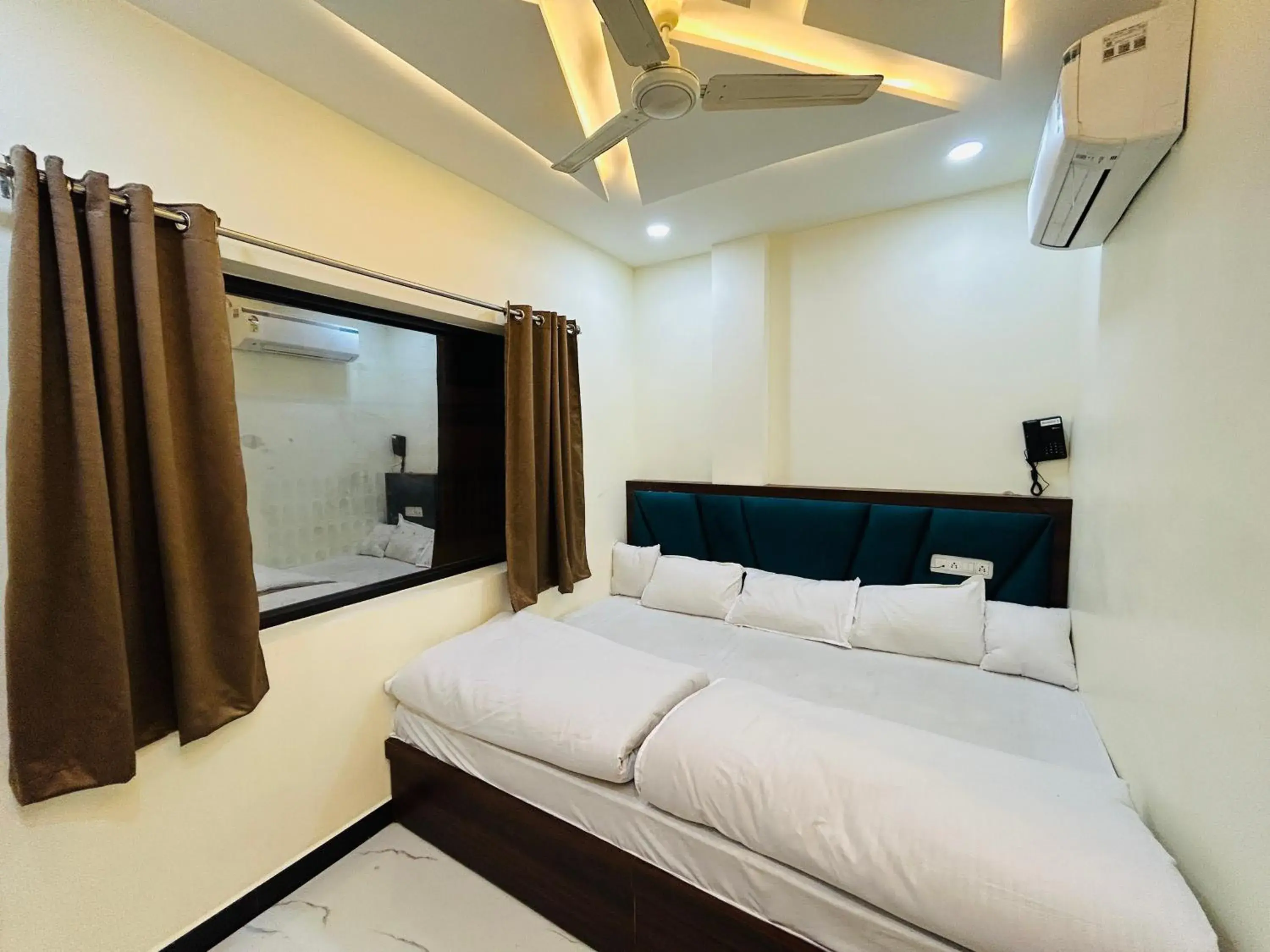 Deluxe Triple Room - single occupancy in Hotel Shree Deluxe Triple Room - single occupancy in Hotel Shree