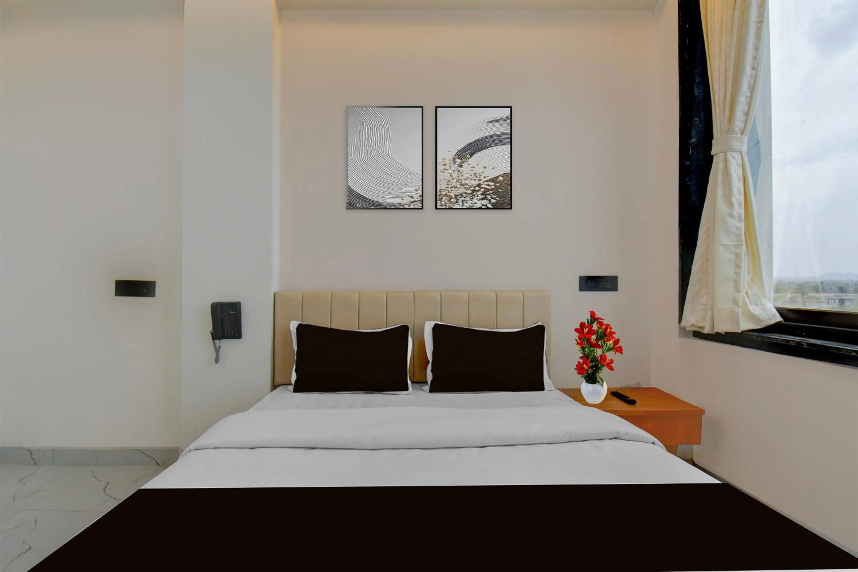 Bedroom, Bed in Super Collection O Aurangabad Shendra MIDC Formerly Prayag Inn