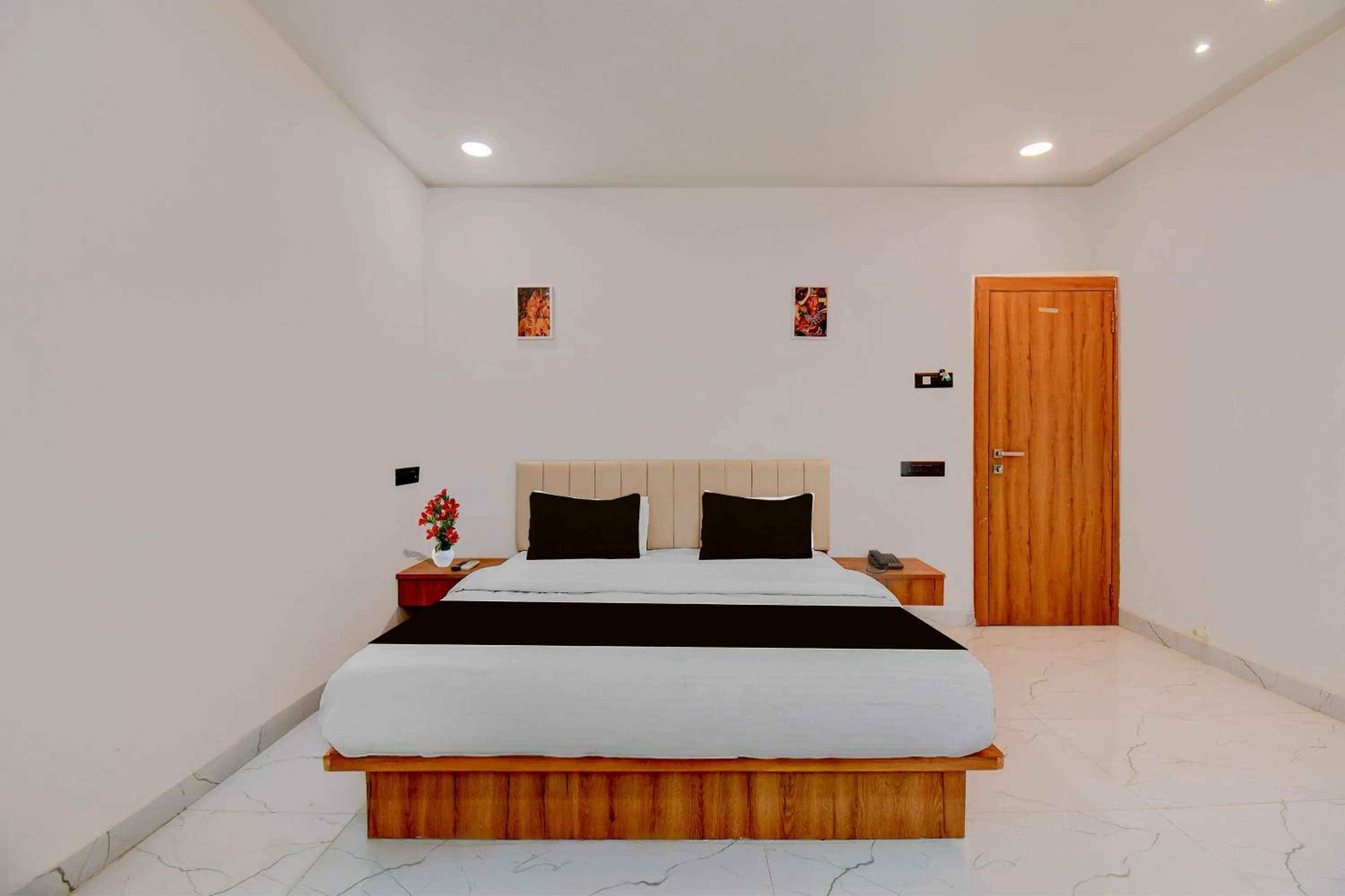 Bedroom, Bed in Super Collection O Aurangabad Shendra MIDC Formerly Prayag Inn