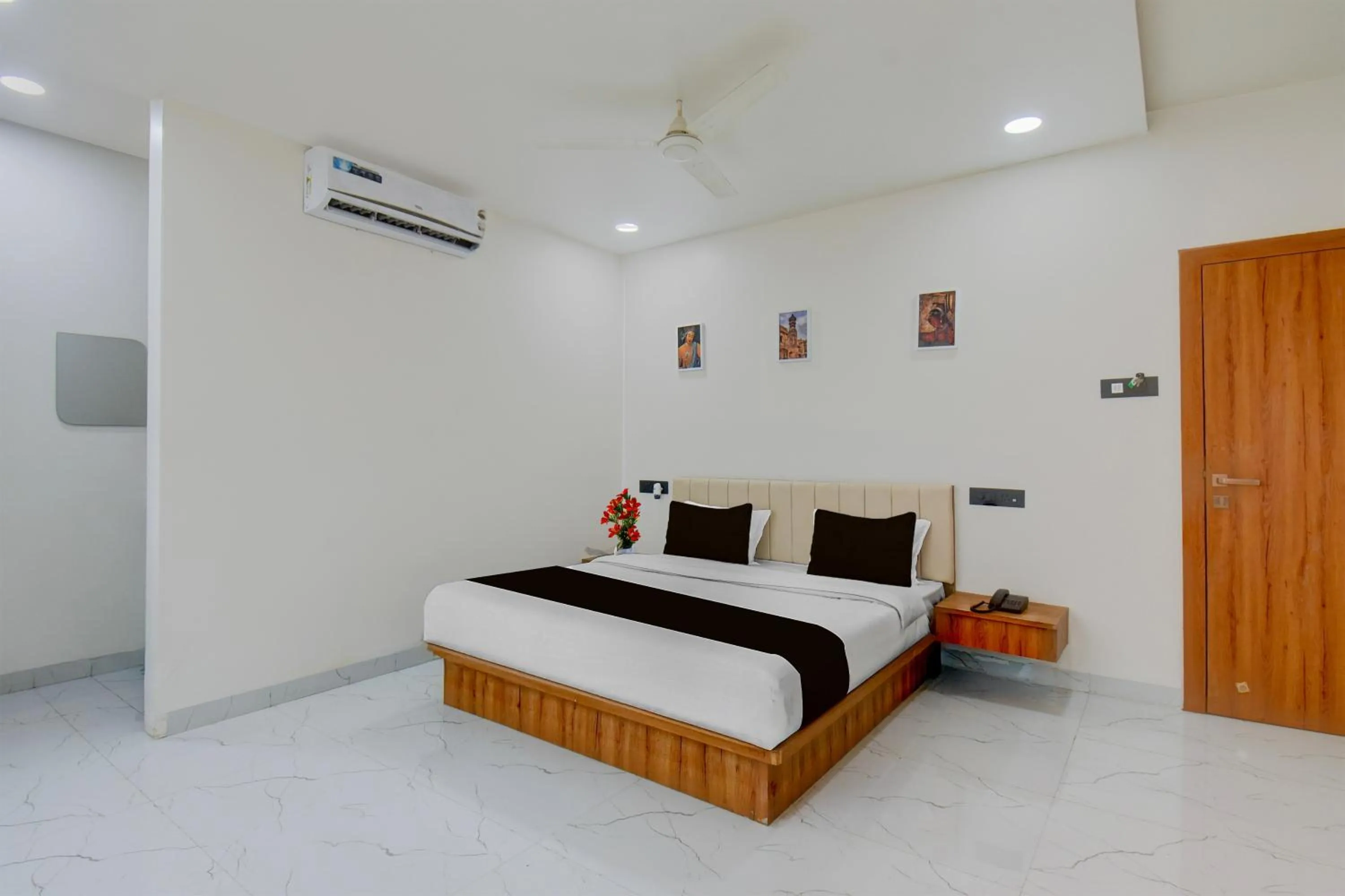 Bedroom, Bed in Super Collection O Aurangabad Shendra MIDC Formerly Prayag Inn