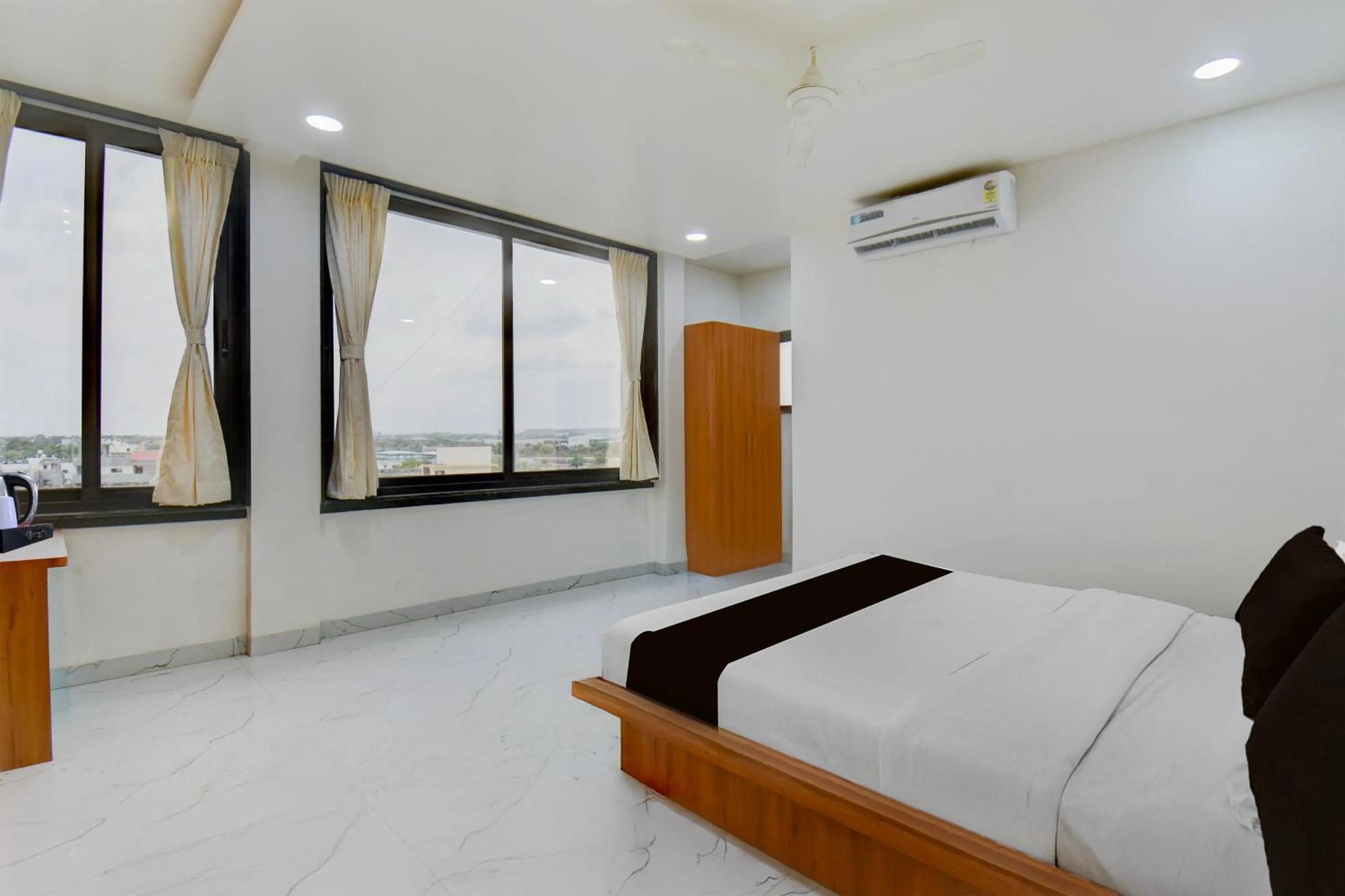 Bedroom, Bed in Super Collection O Aurangabad Shendra MIDC Formerly Prayag Inn