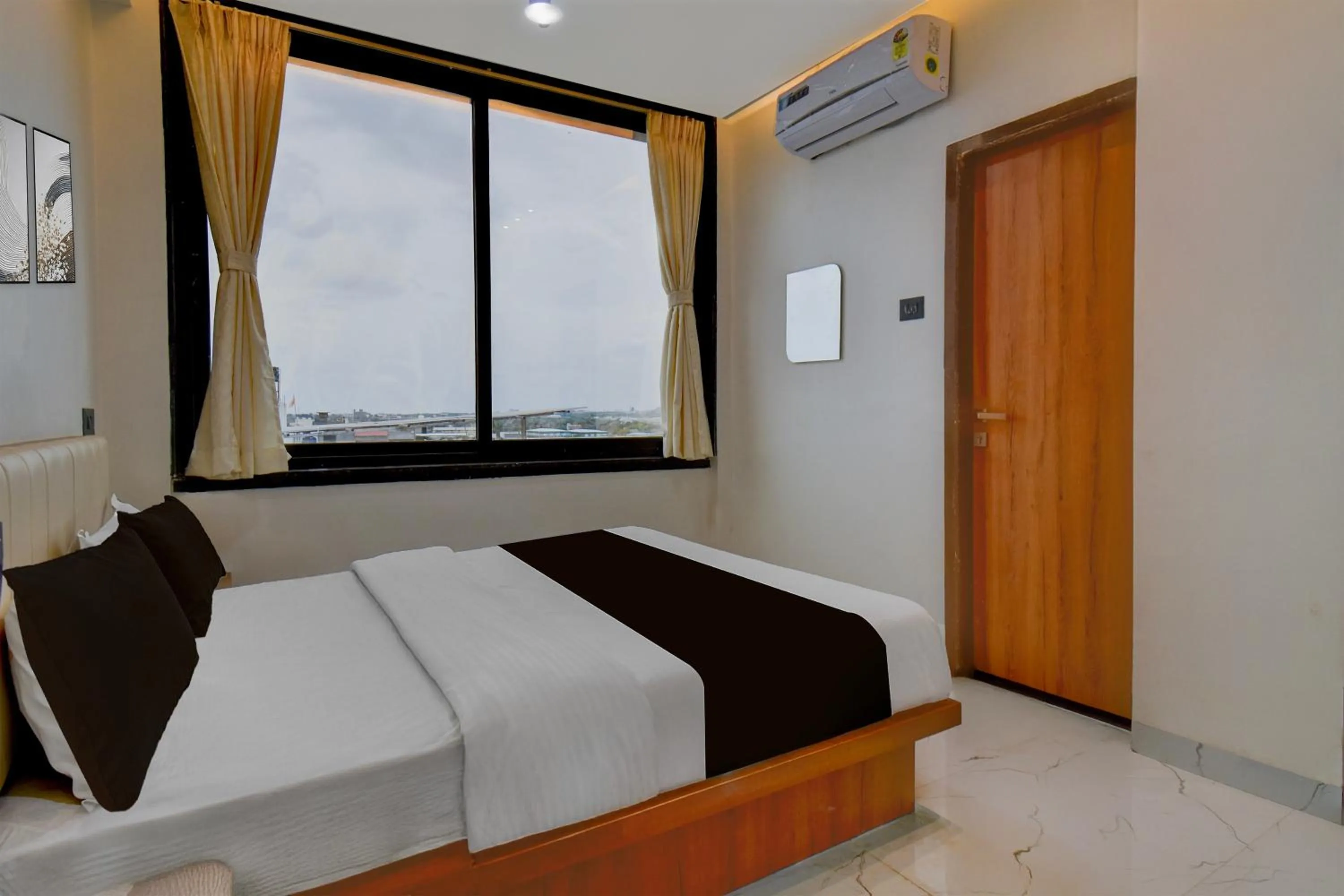 Bedroom, Bed in Super Collection O Aurangabad Shendra MIDC Formerly Prayag Inn