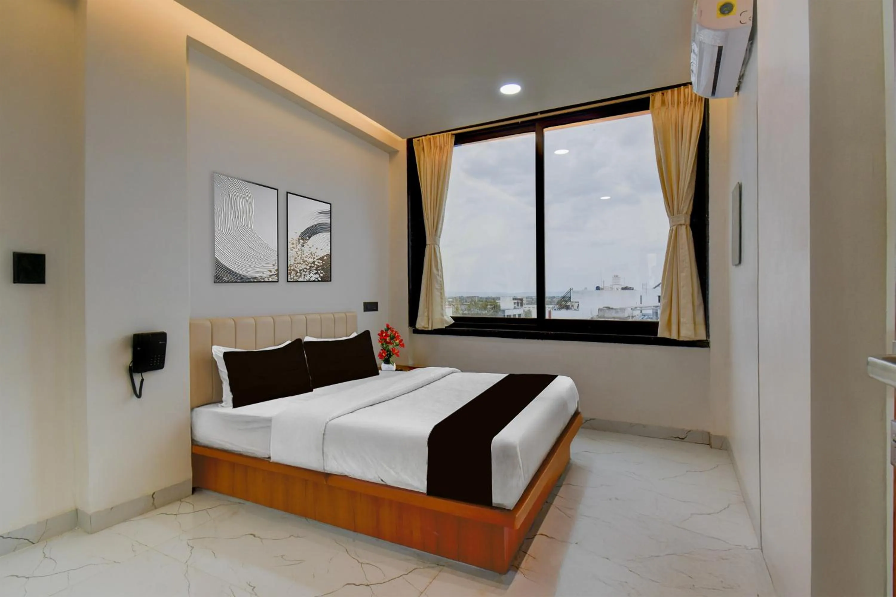 Bedroom, Bed in Super Collection O Aurangabad Shendra MIDC Formerly Prayag Inn