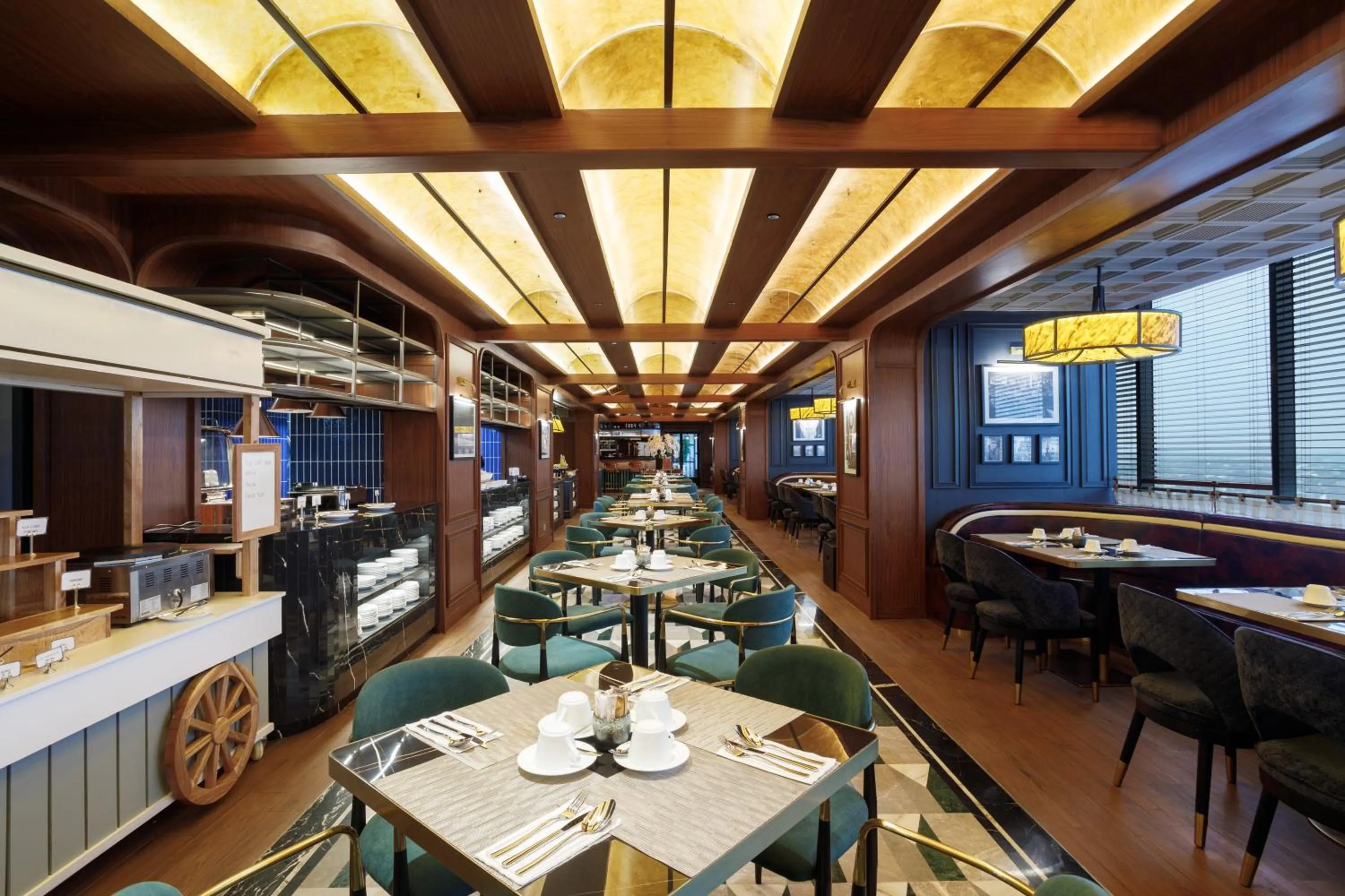 Restaurant/places to eat in Somerset Queen City Semarang