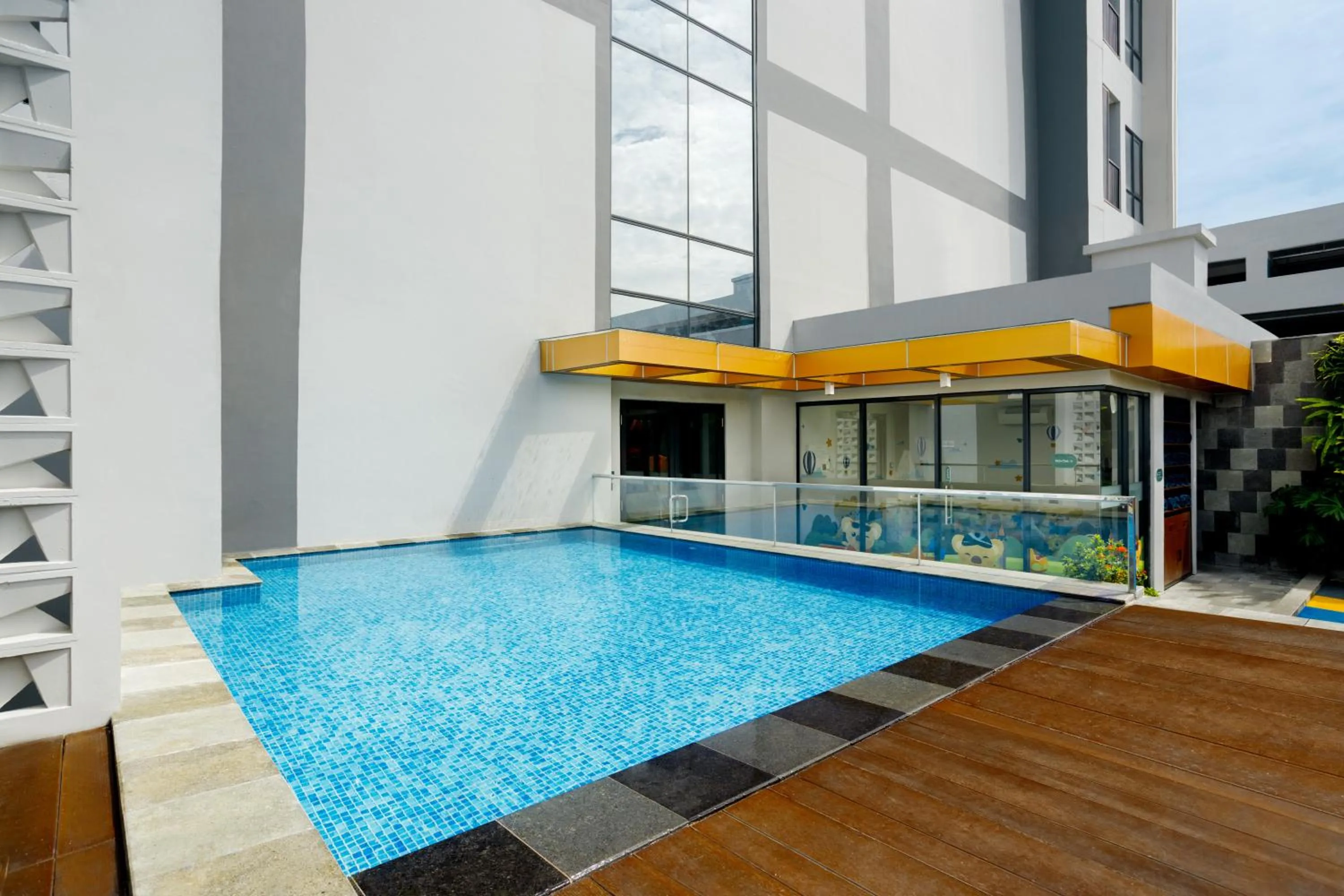 Swimming pool in Somerset Queen City Semarang