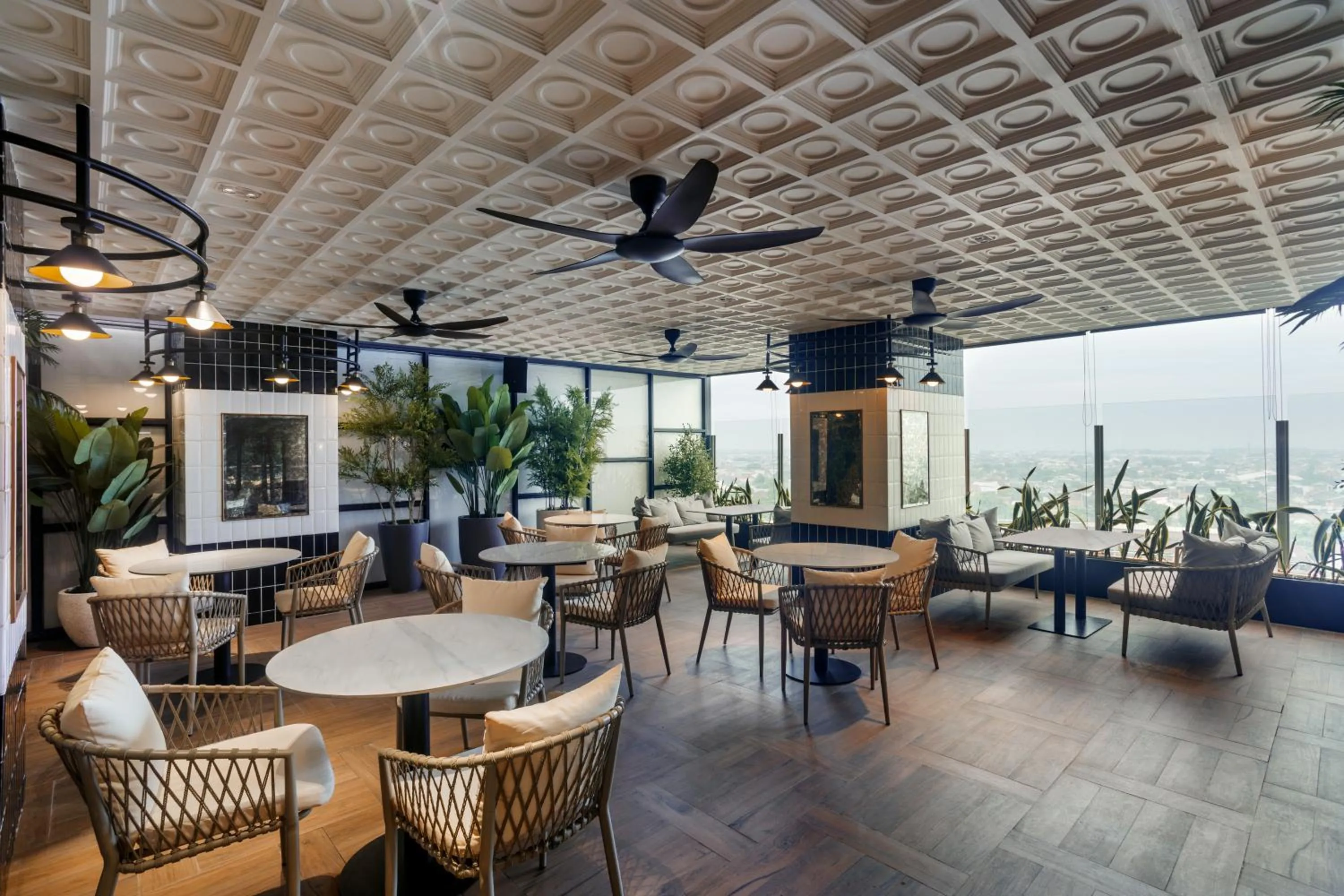 Restaurant/places to eat in Somerset Queen City Semarang