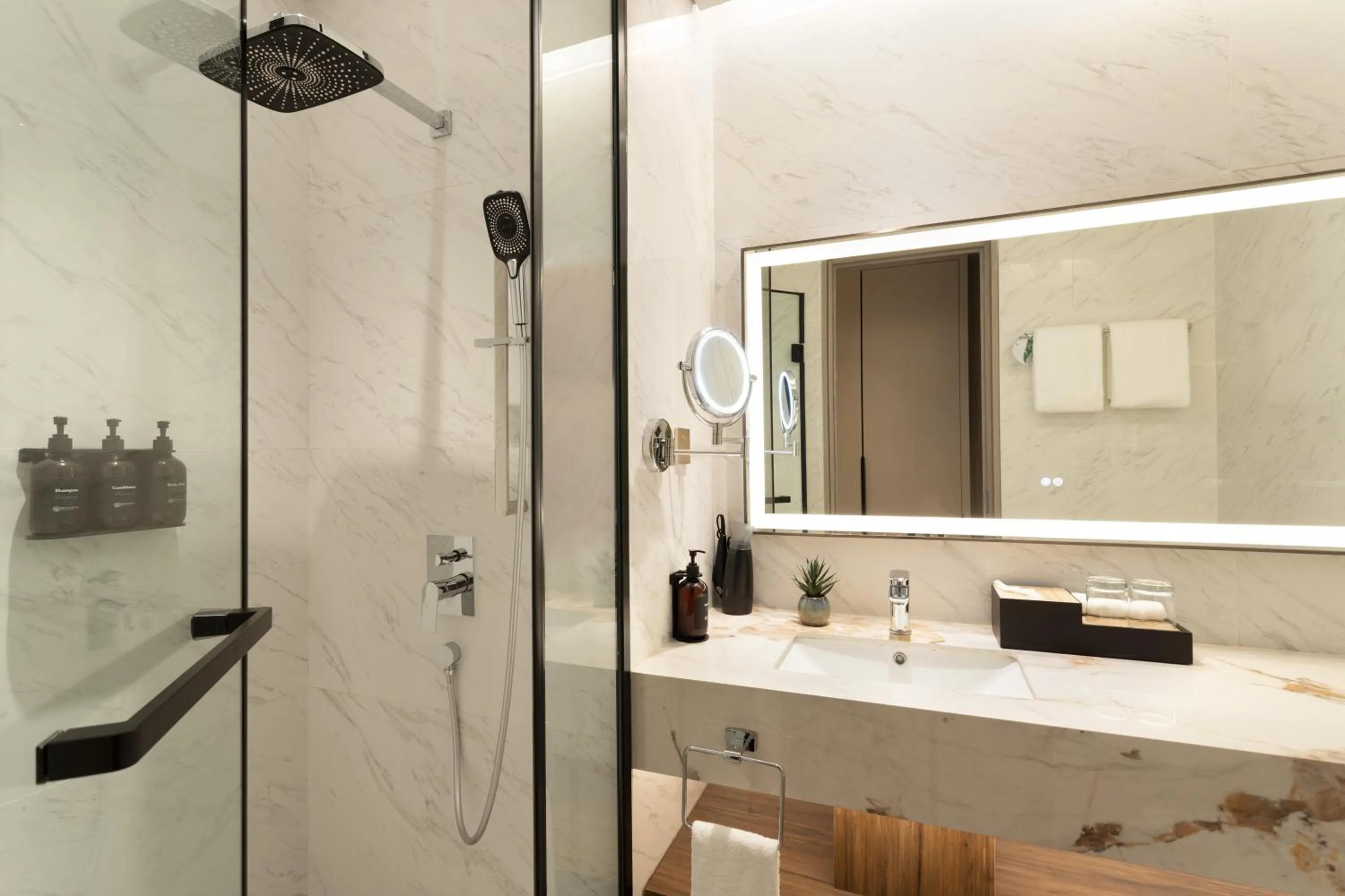 Shower in Somerset Queen City Semarang