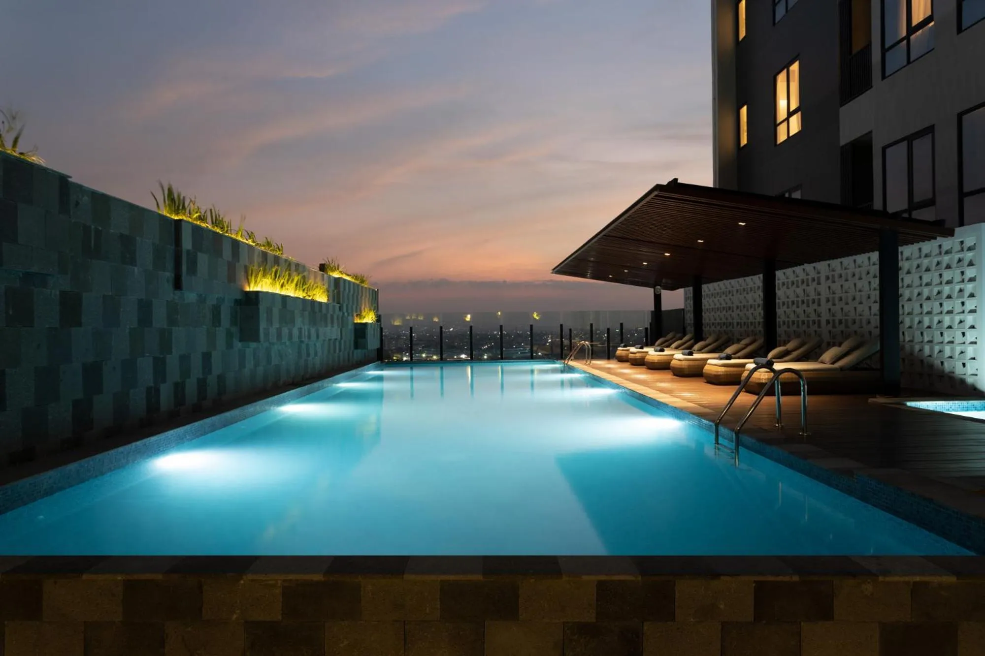 Swimming pool in Somerset Queen City Semarang