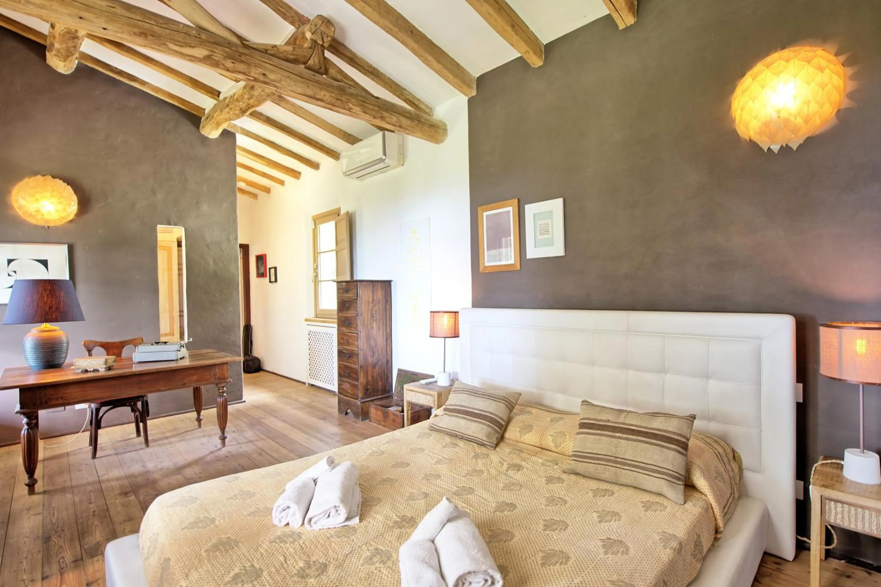 Bed in Villa Oliveta by PosarelliVillas