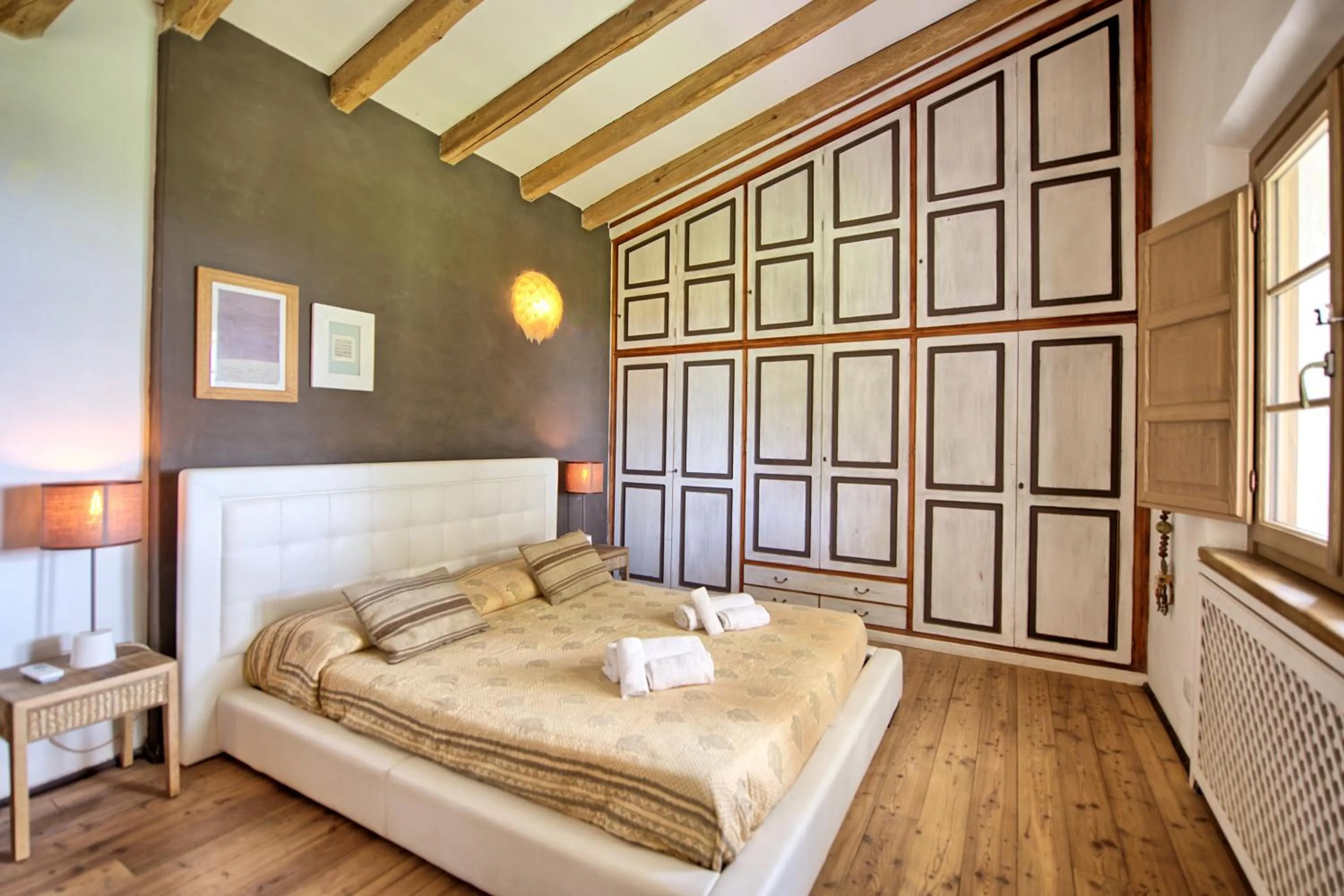Bed in Villa Oliveta by PosarelliVillas