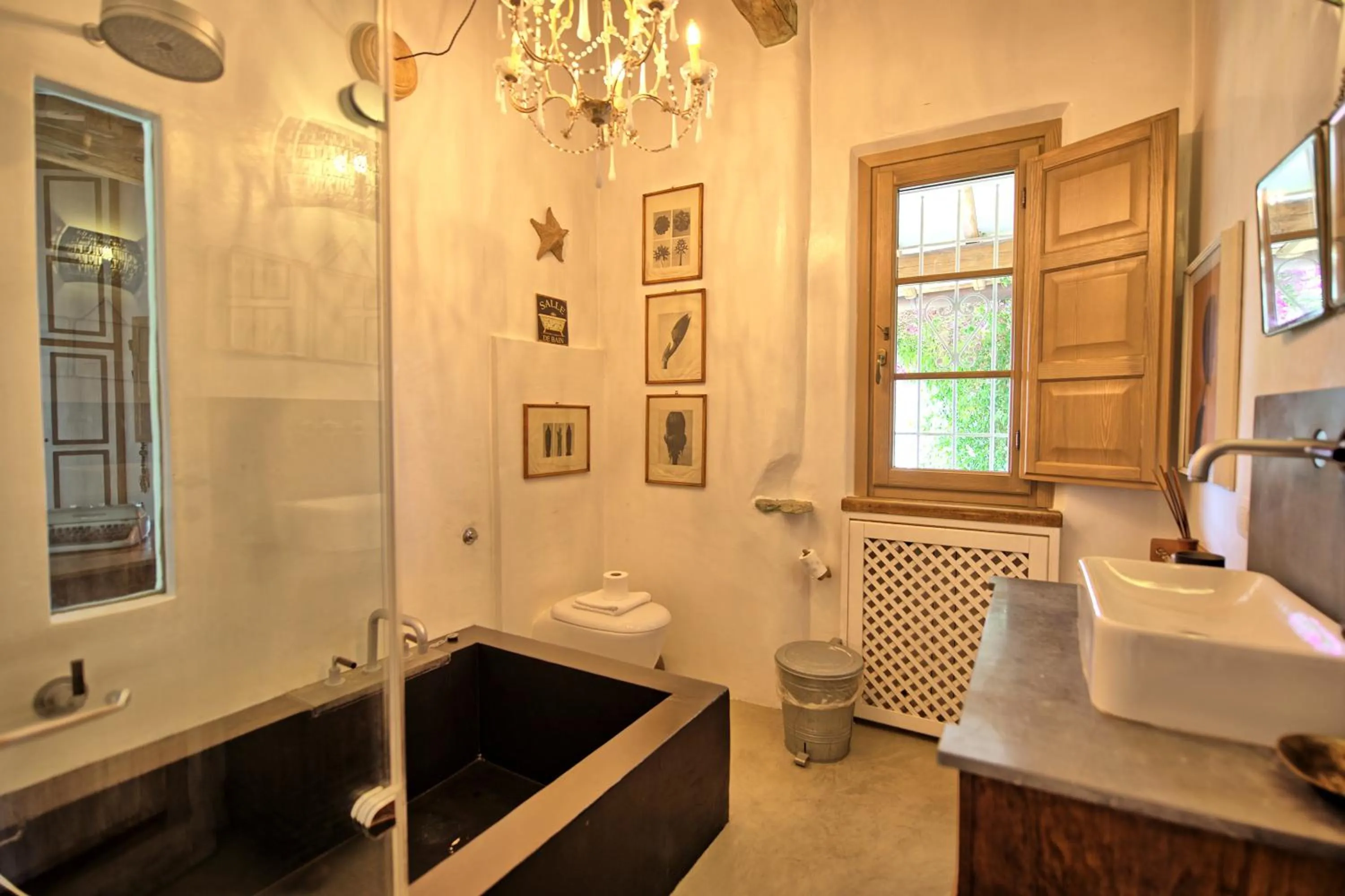 Toilet in Villa Oliveta by PosarelliVillas