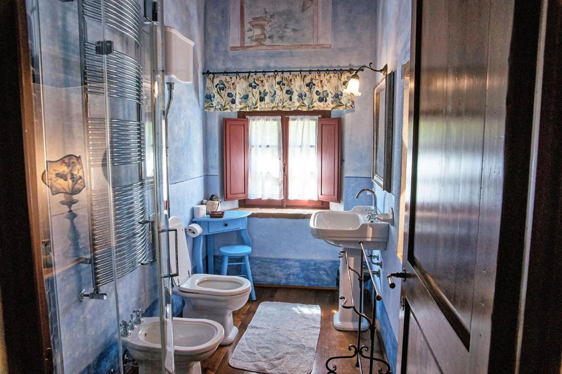 Bathroom in Villa Petrognano by PosarelliVillas