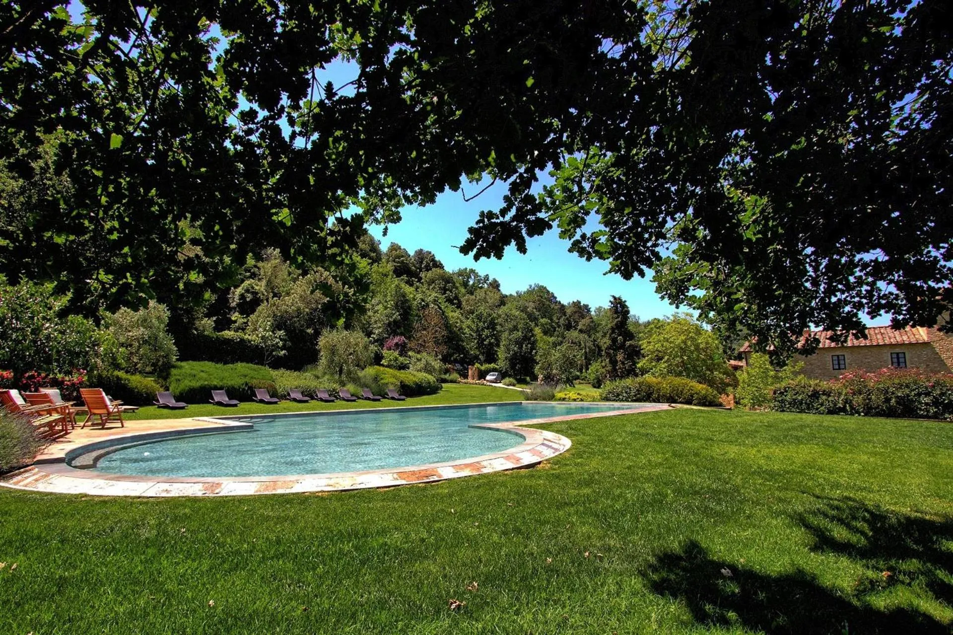 Garden in Villa Petrognano by PosarelliVillas