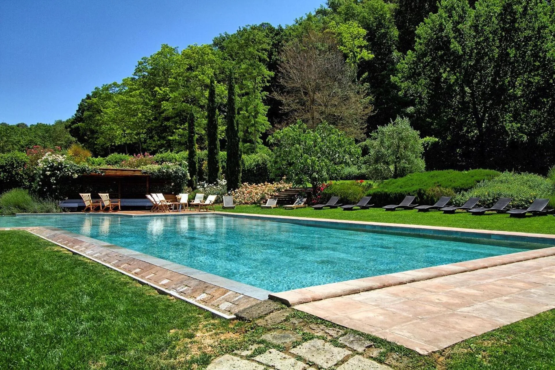 Garden in Villa Petrognano by PosarelliVillas