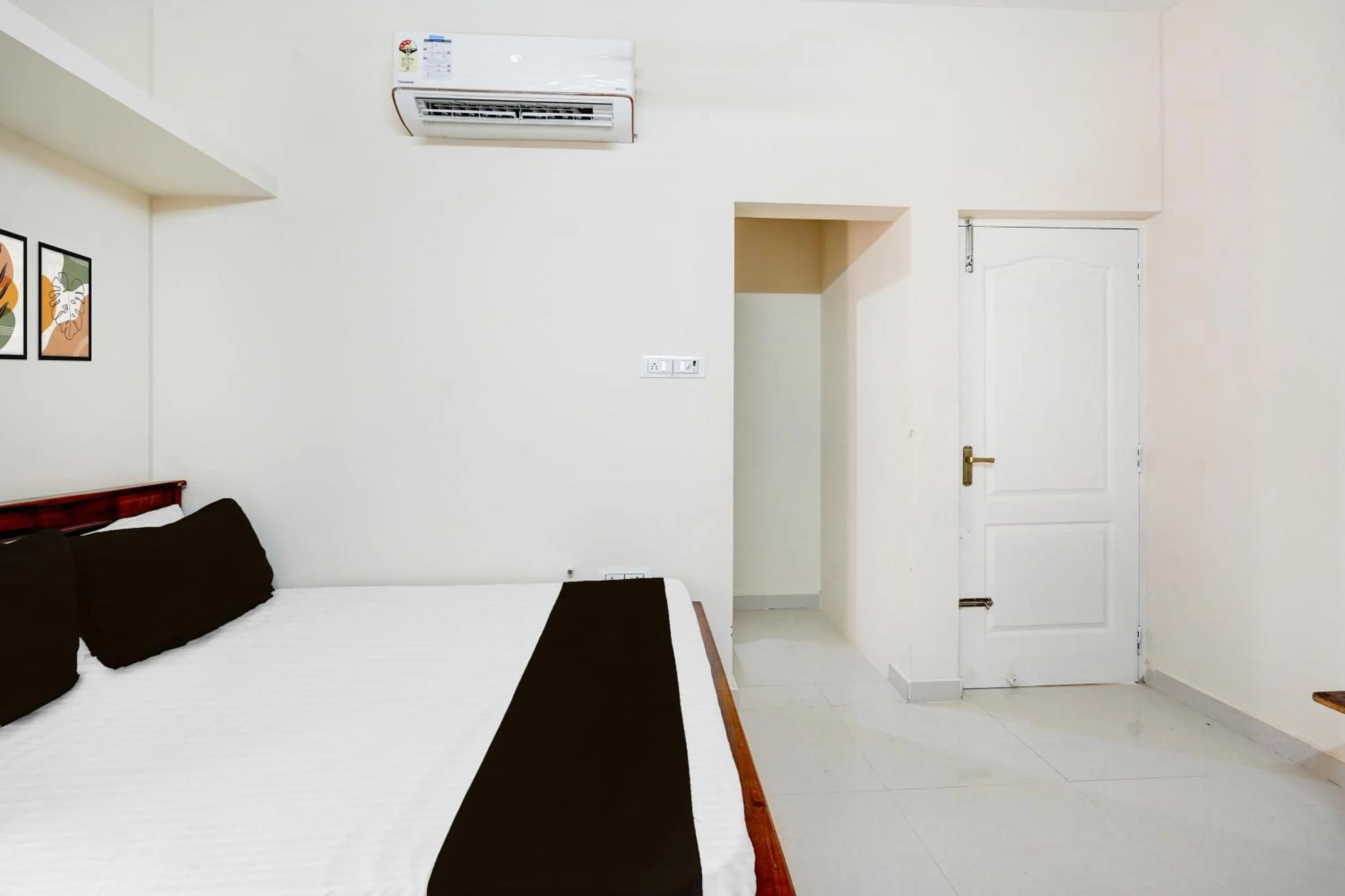 Bedroom in Super Collection O Sholinganallur Chennai Formerly Nimalan Residenc