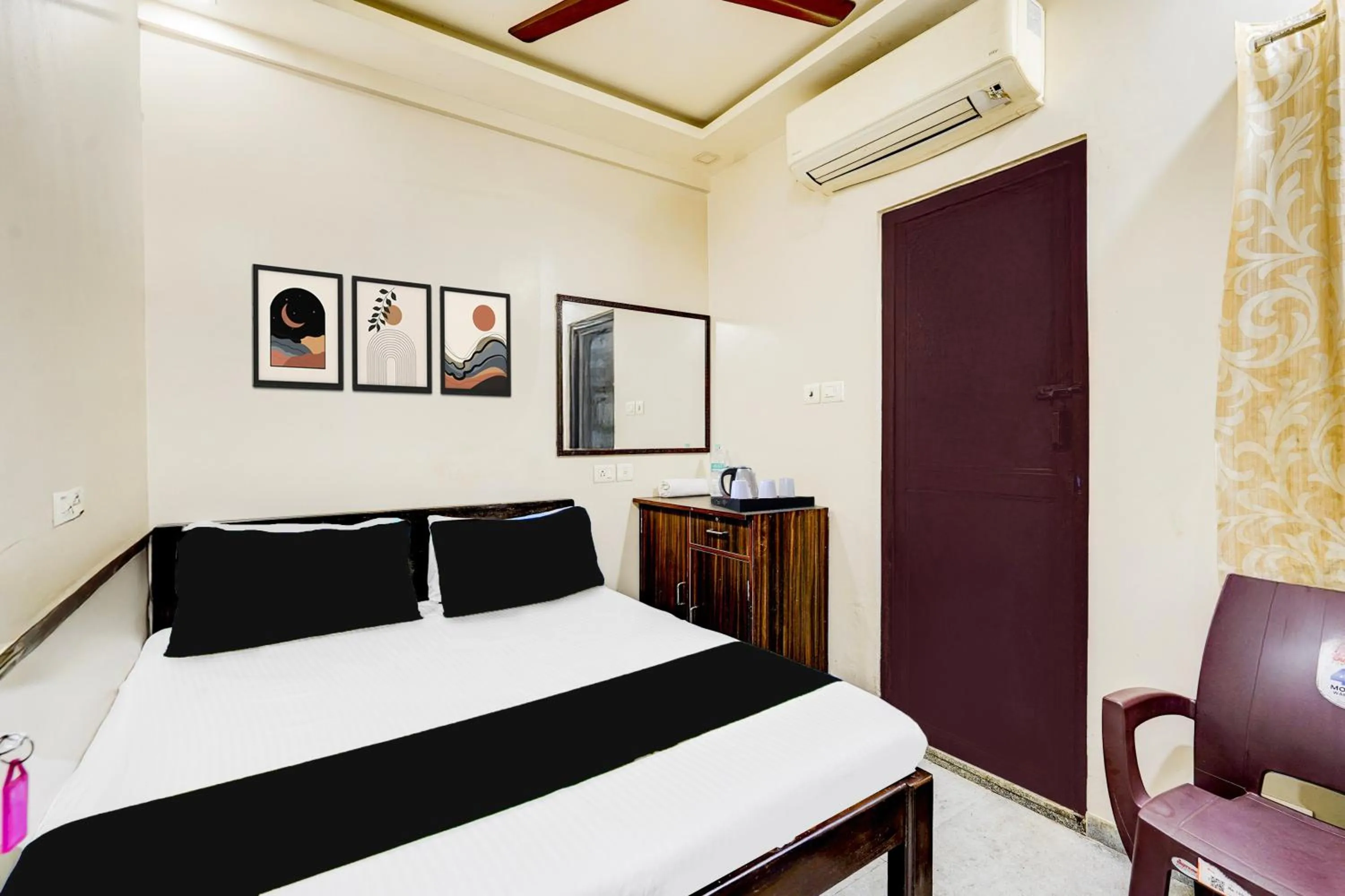 Bedroom, Bed in Hotel O MA Chidambaram Stadium Formerly Sarvanas Park