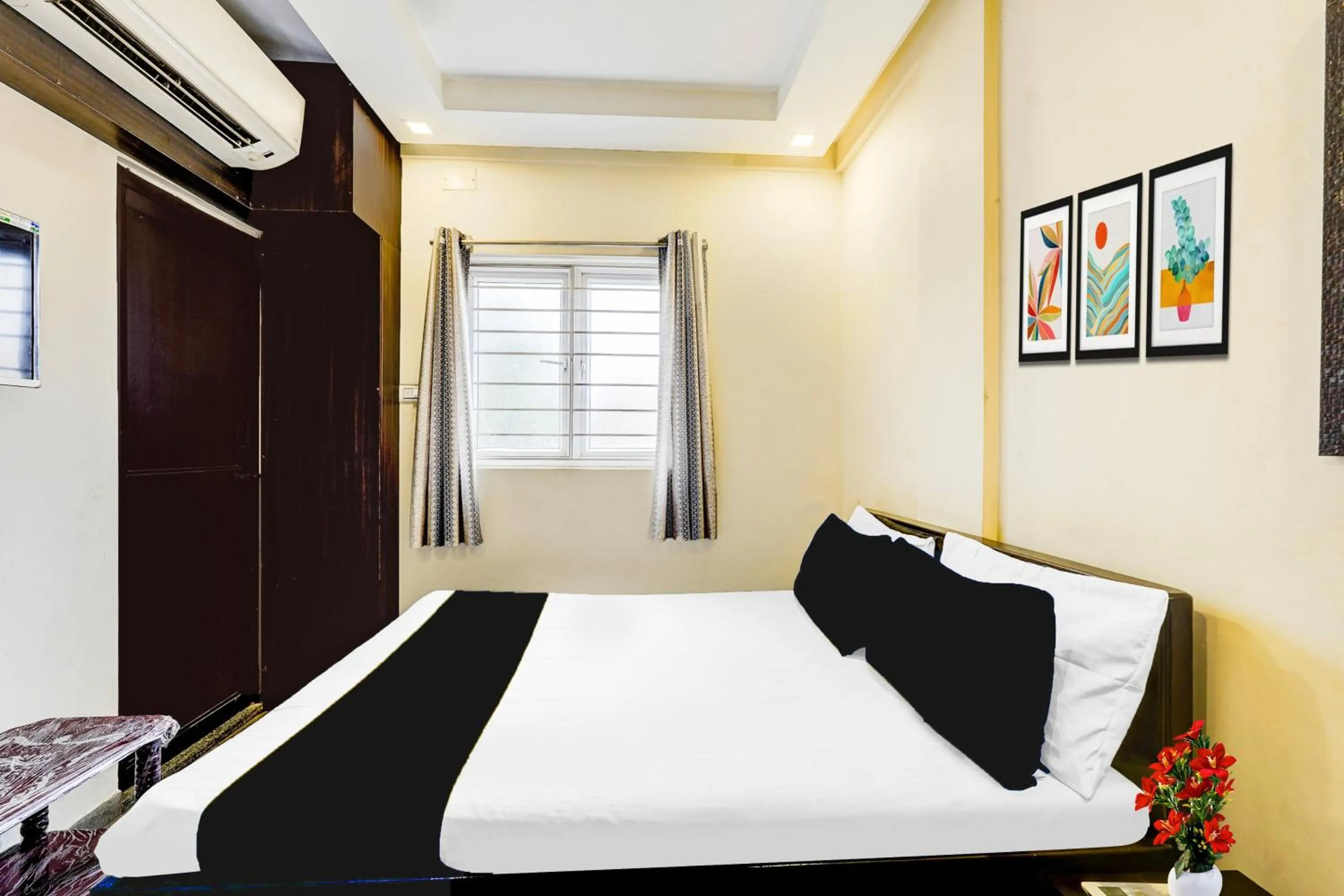 Bedroom, Bed in Hotel O MA Chidambaram Stadium Formerly Sarvanas Park