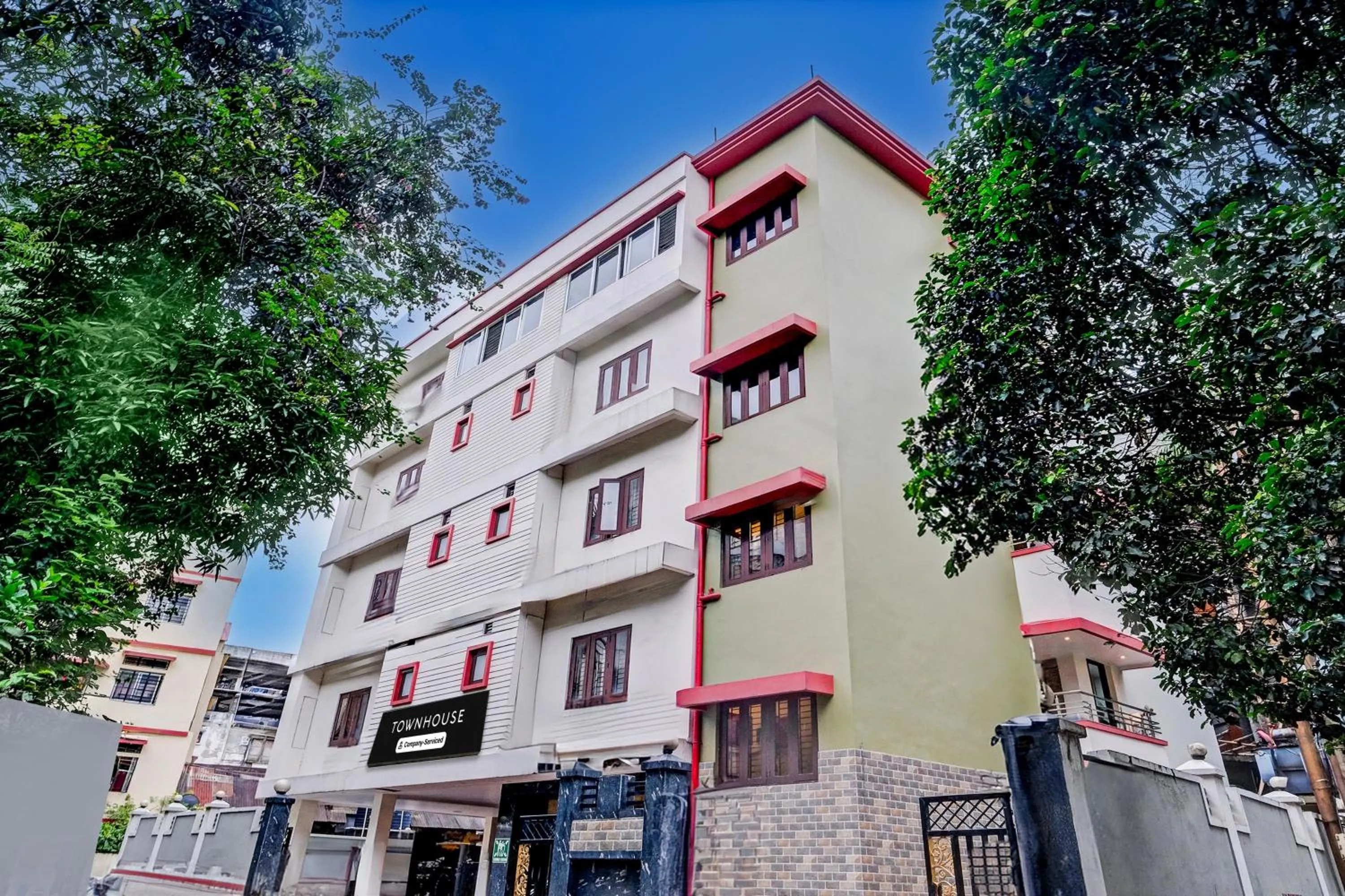 Facade/entrance in Super Townhouse Guwahati Railway Station Formerly Niharika Guest House