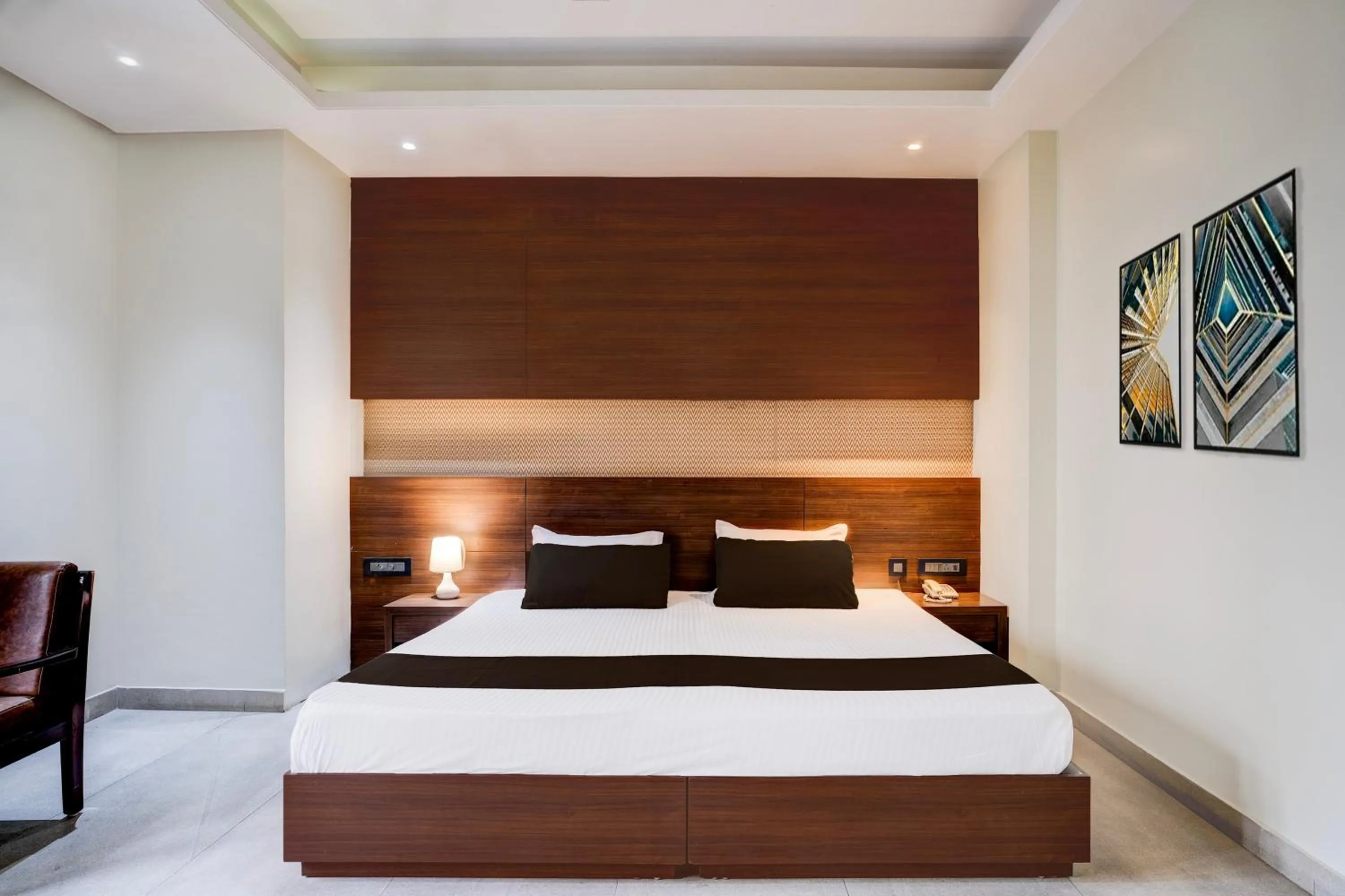 Bedroom, Bed in Super Townhouse Guwahati Railway Station Formerly Niharika Guest House