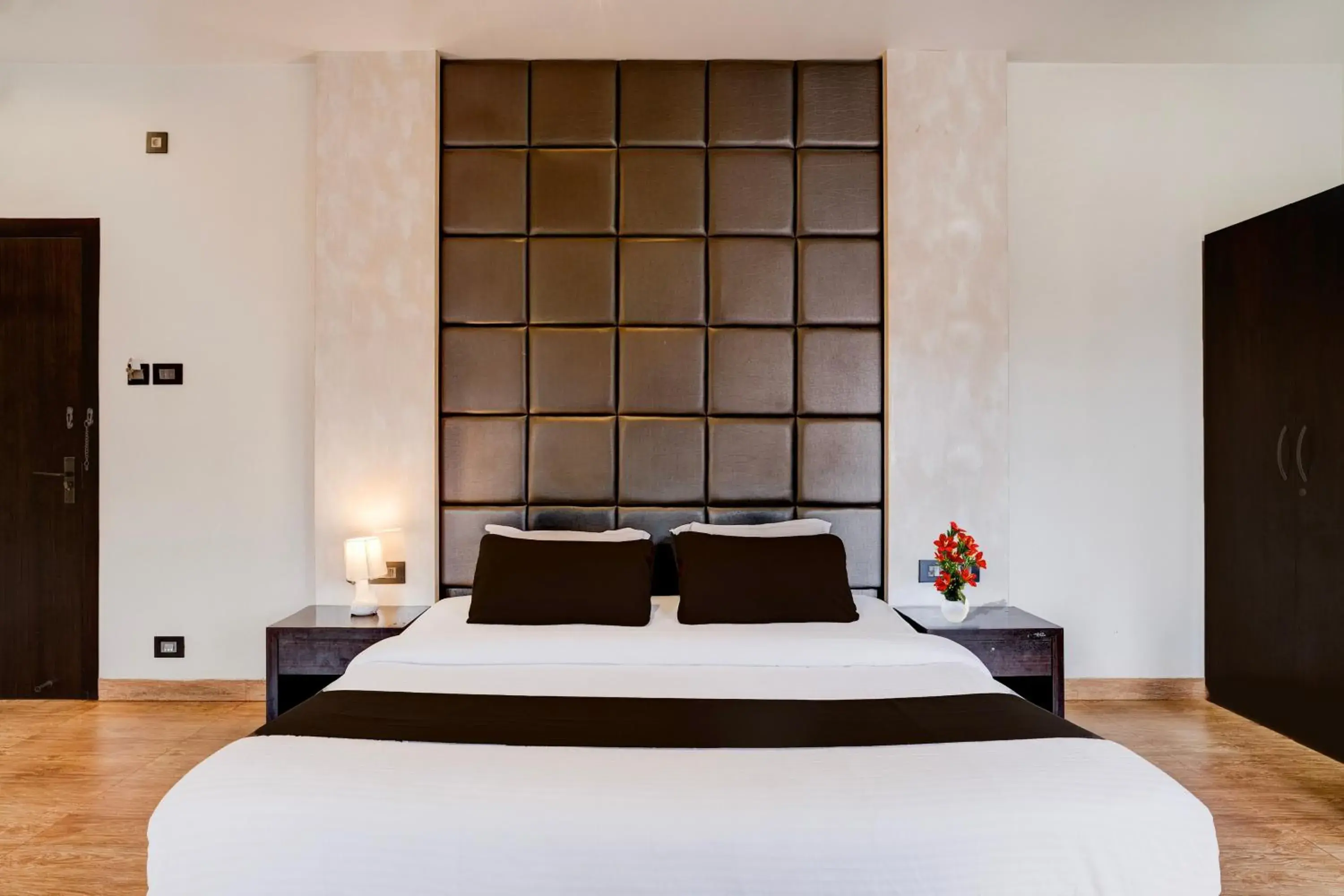 Bedroom, Bed in Super Townhouse Guwahati Railway Station Formerly Niharika Guest House Bedroom, Bed in Super Townhouse Guwahati Railway Station Formerly Niharika Guest House