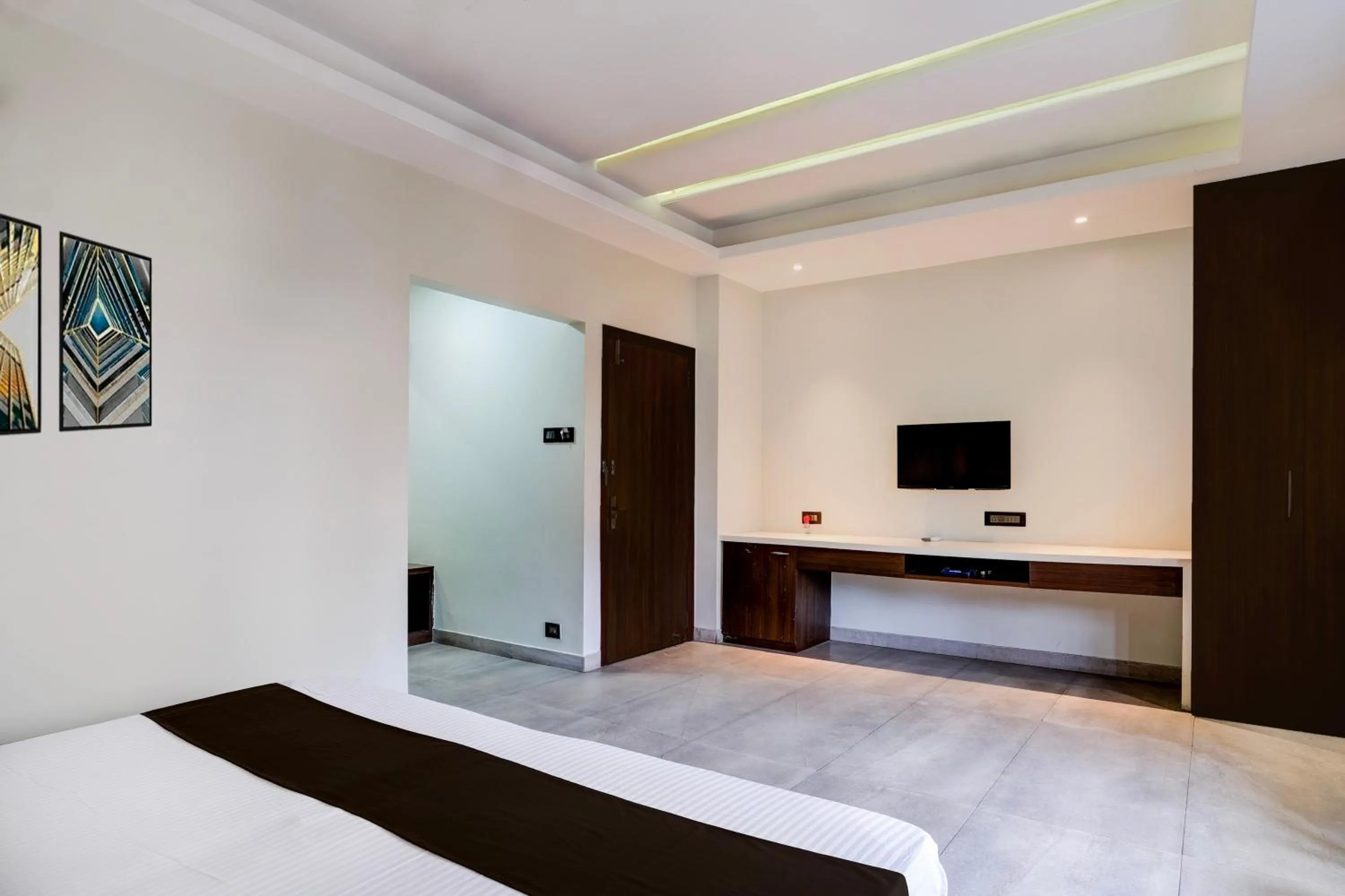 Bedroom, Bed in Super Townhouse Guwahati Railway Station Formerly Niharika Guest House