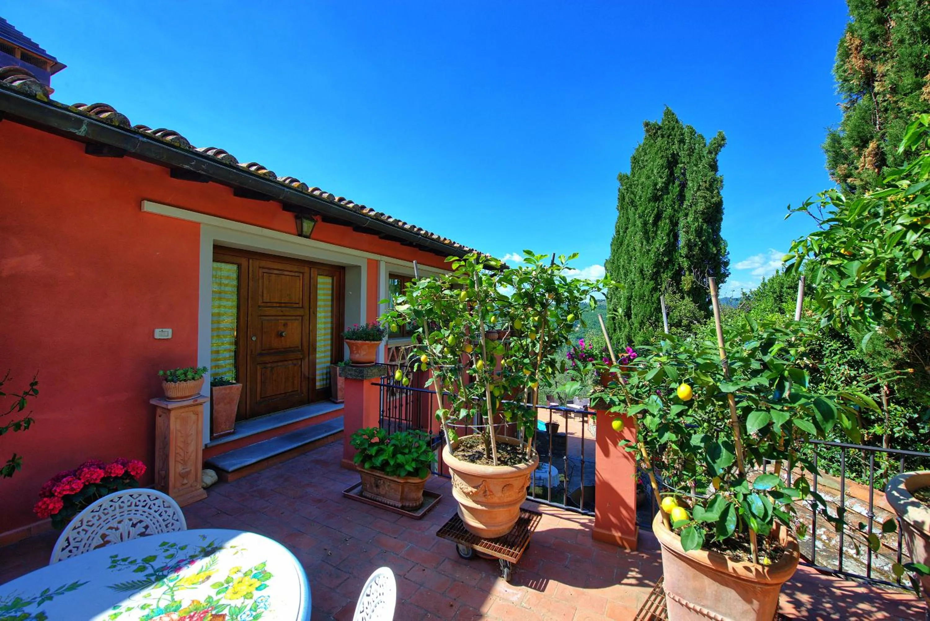 Facade/entrance in Casa Vania by PosarelliVillas