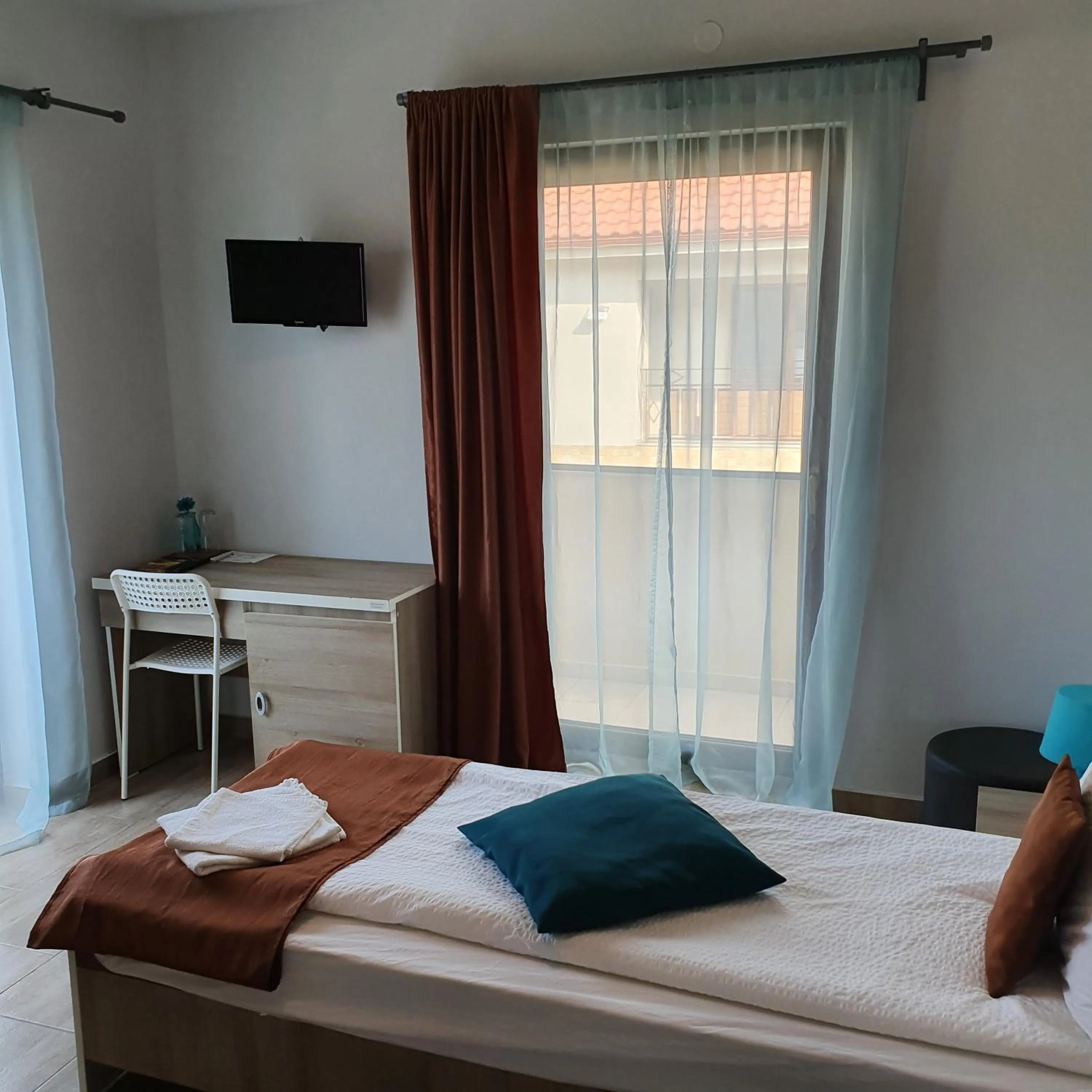 Bed in Sunny Family Vila Constanta