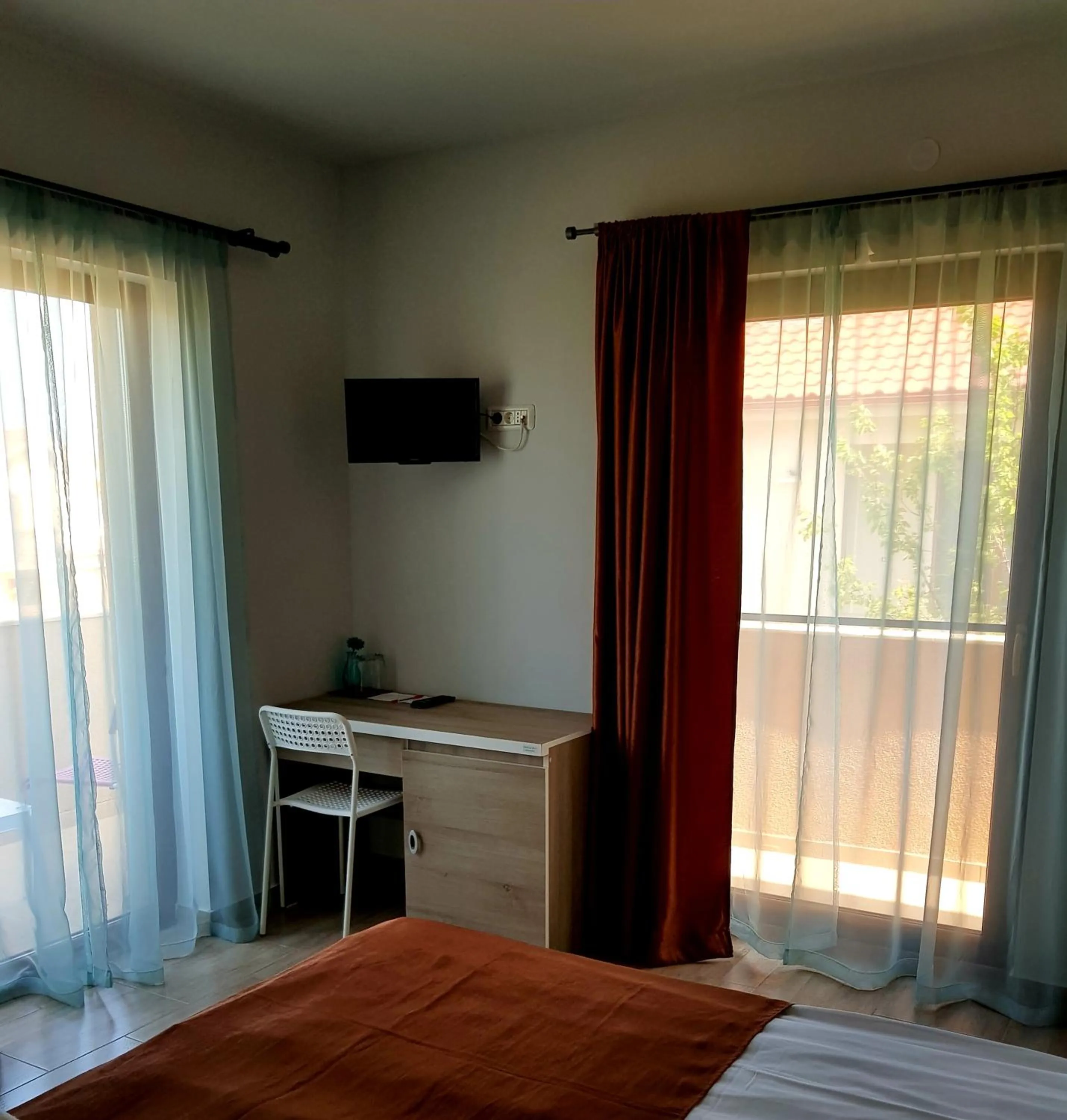 Bed in Sunny Family Vila Constanta