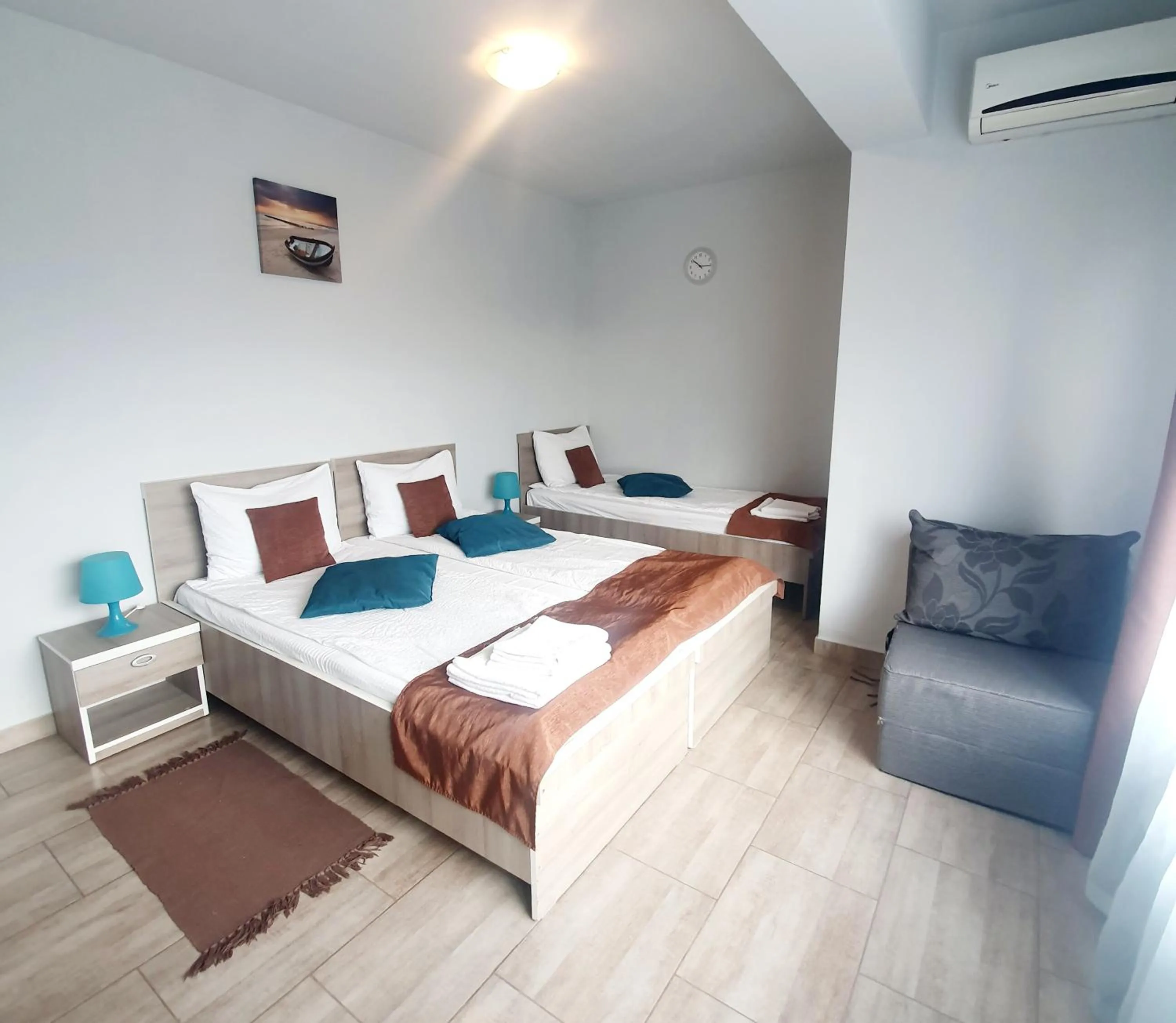 Bed in Sunny Family Vila Constanta